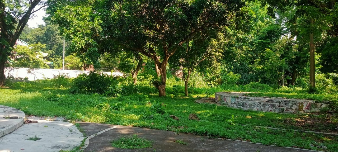 Lokasi wahana tempat penampakan simbah-simbah perempuan, kini lokasinya di penuhi semak belukar. (Sulistiono)