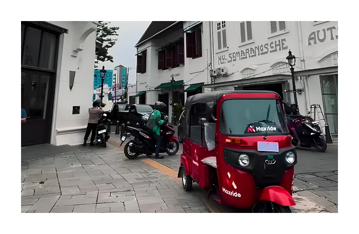 Bajaj Maxride hadir di Kota Semarang. Siap ajak kamu keliling menikmati keindahan Kota Semarang tanpa takut panas dan hujan! (Instagram/@maxridesemarang)