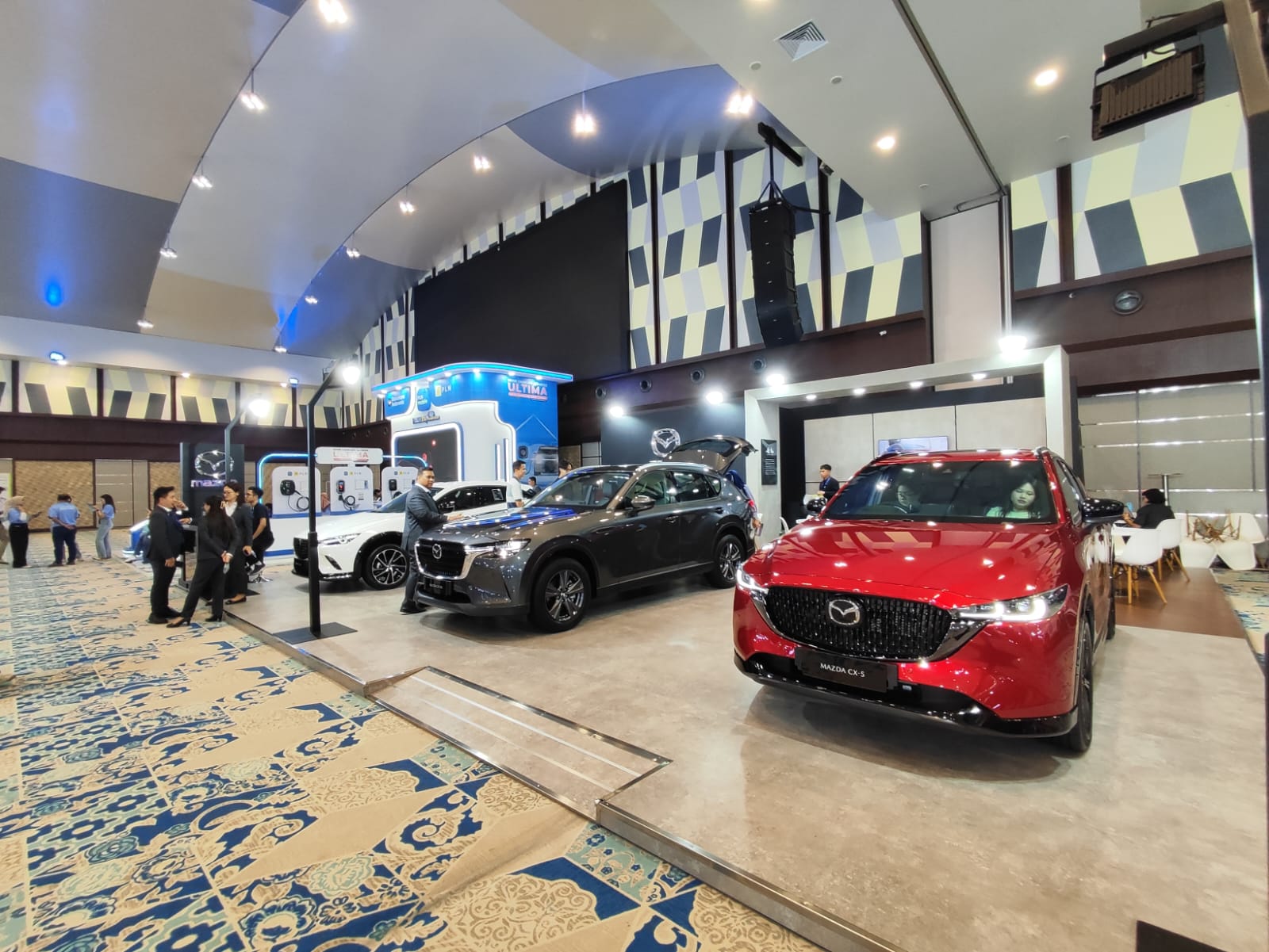 Pameran GIIAS Semarang di Muladi Dome Undip.