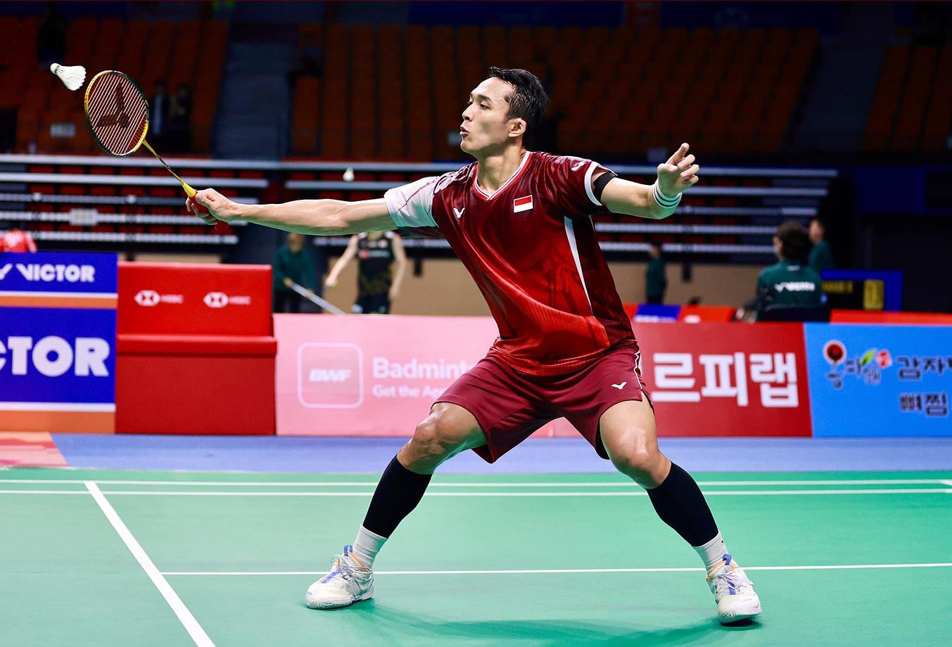Jonatan Christie sukses mengalahkan wakil Taiwan, Lee Chia Hao lewat pertarungan tiga gim 22-20, 15-21, 21-15 di babak 16 besar Korea Open 2025.