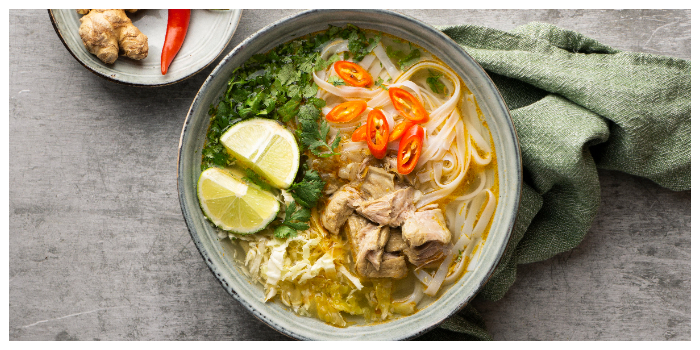 Soto ayam yang hangat cocok disantap saat hujan (Freepik)