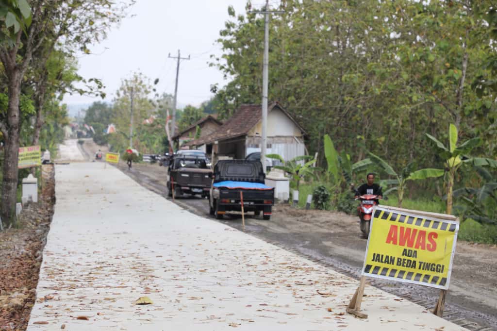 Gubernur Jawa Tengah Ahmad Luthfi meninjau langsung perbaikan (preservasi) ruas Jalan Todanan&ndash;Ngawen, Kabupaten Blora, pada Jumat, 26 September 2025.