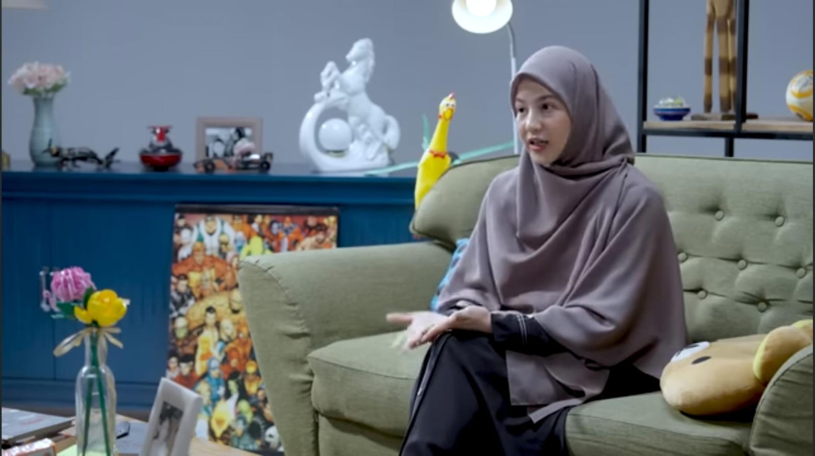 Natasha Rizky mengungkap perjalanan melihat cinta yang maha kuasa dengan berserah kepada Tuhan (sumber YouTube/Menjadi Manusia)