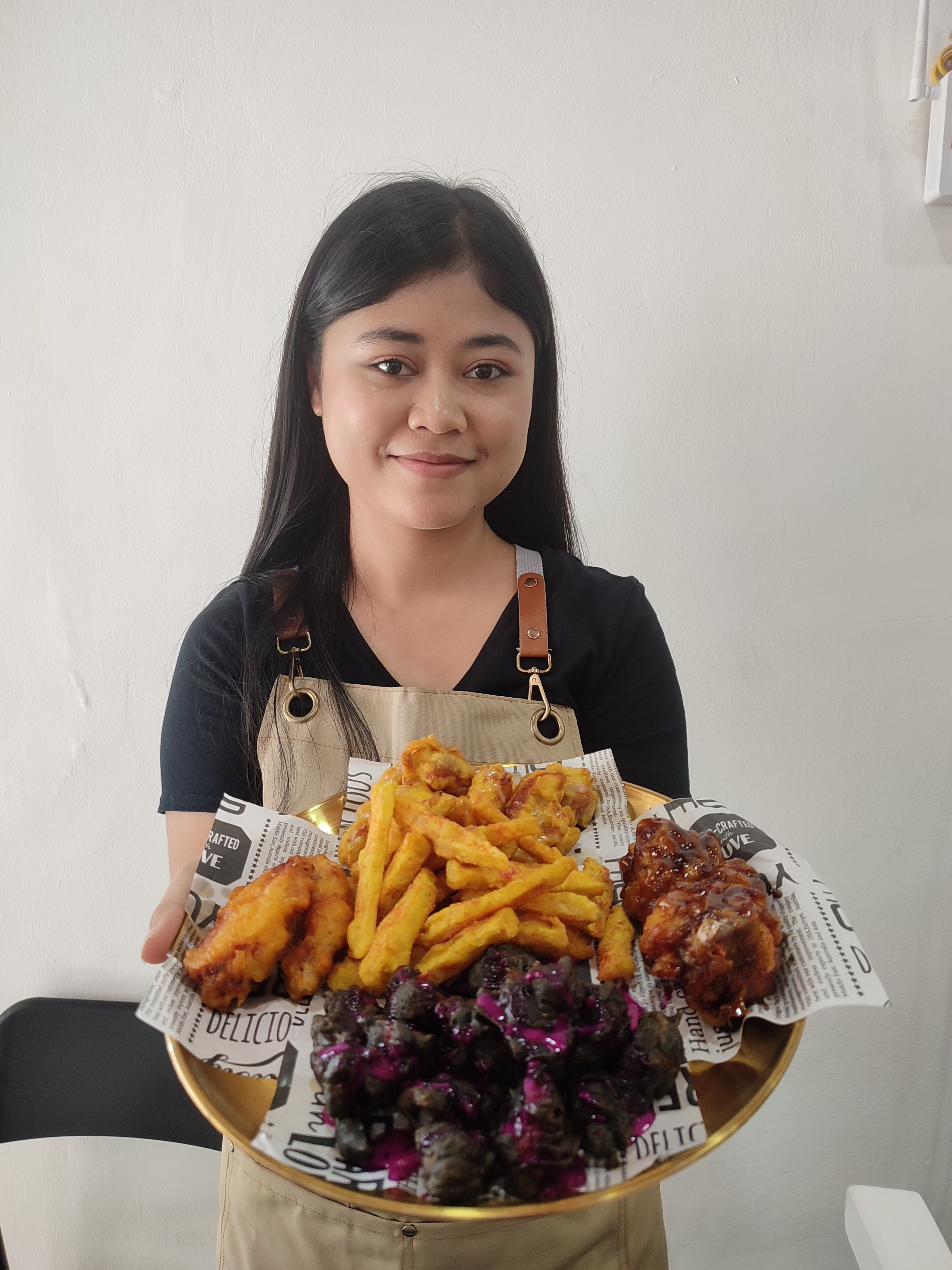Menu unik Ayam Goreng Saus Durian Cheese dan Yogurt menjadi daya tarik Kafe Lembut Seoul.