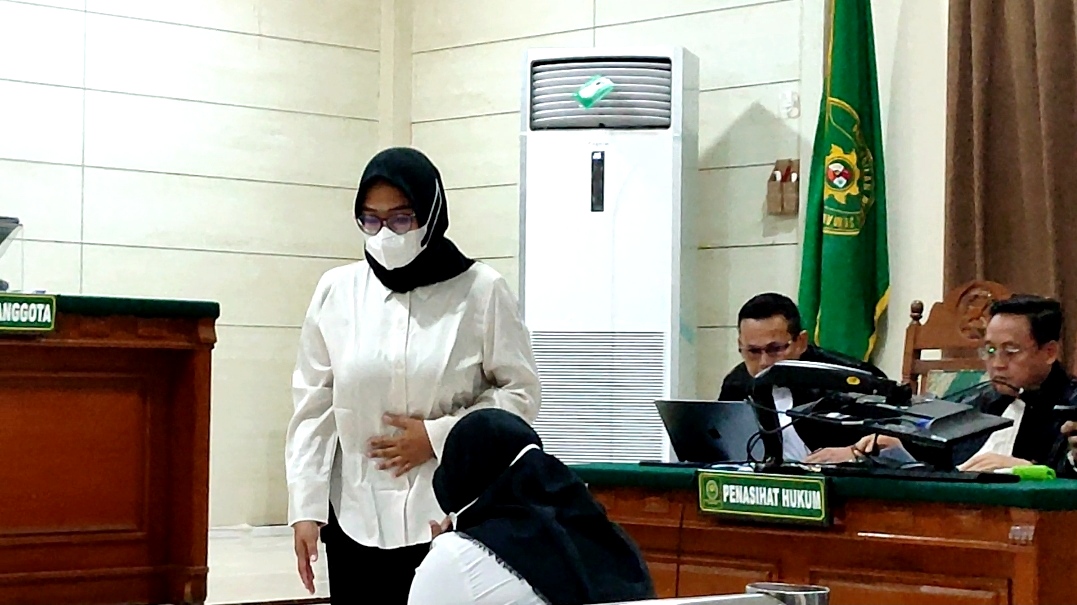 Terdakwa Zara Yupita Azra menjalani sidang putusan di Pengadilan Negeri Semarang, Rabu (1/10/2025).