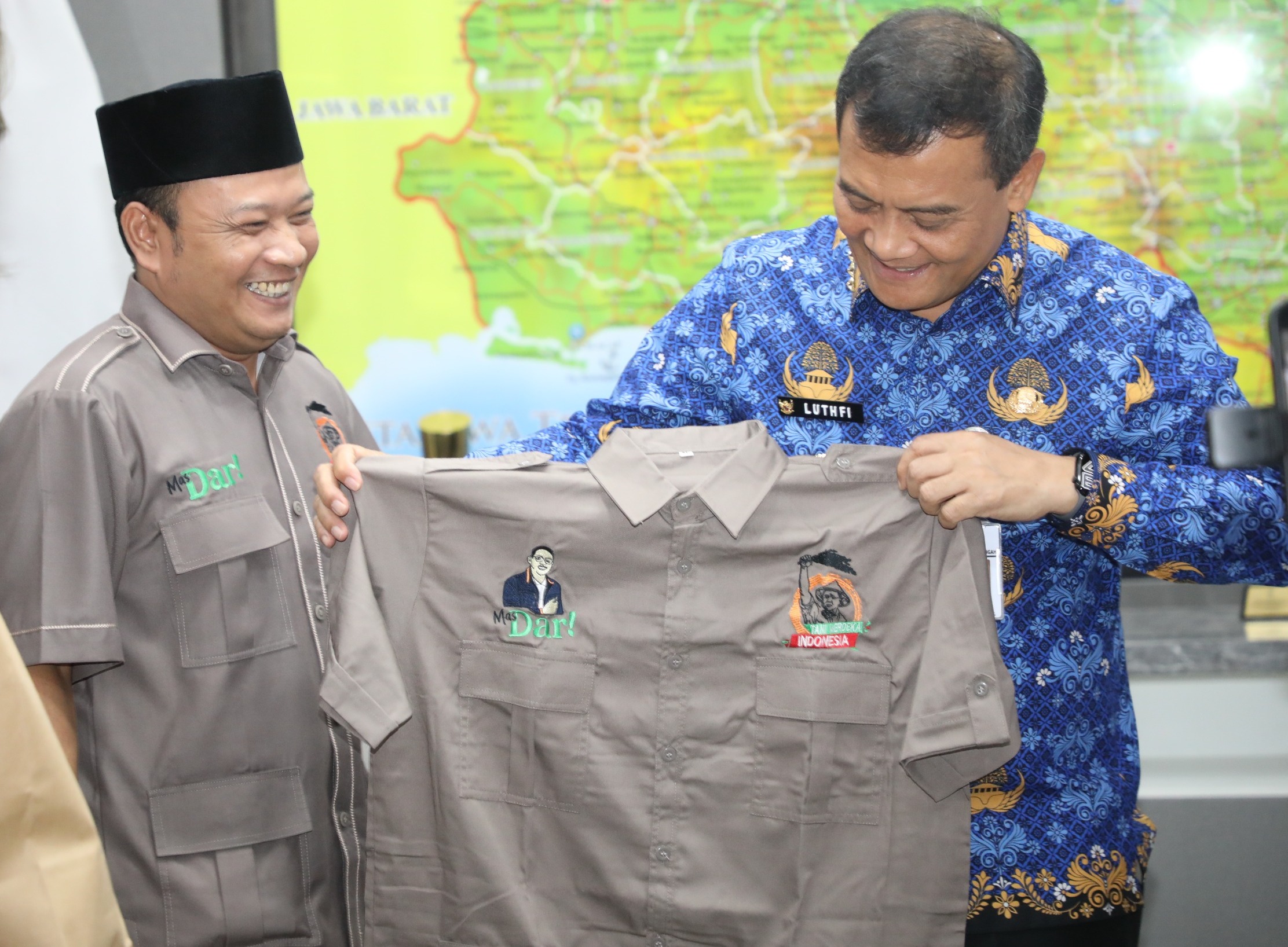 Gubernur Ahmad Luthfi saat menerima audiensi dari pengurus Himpunan Tani Merdeka Jawa Tengah, di kantornya pada Rabu, 1 Oktober 2025.