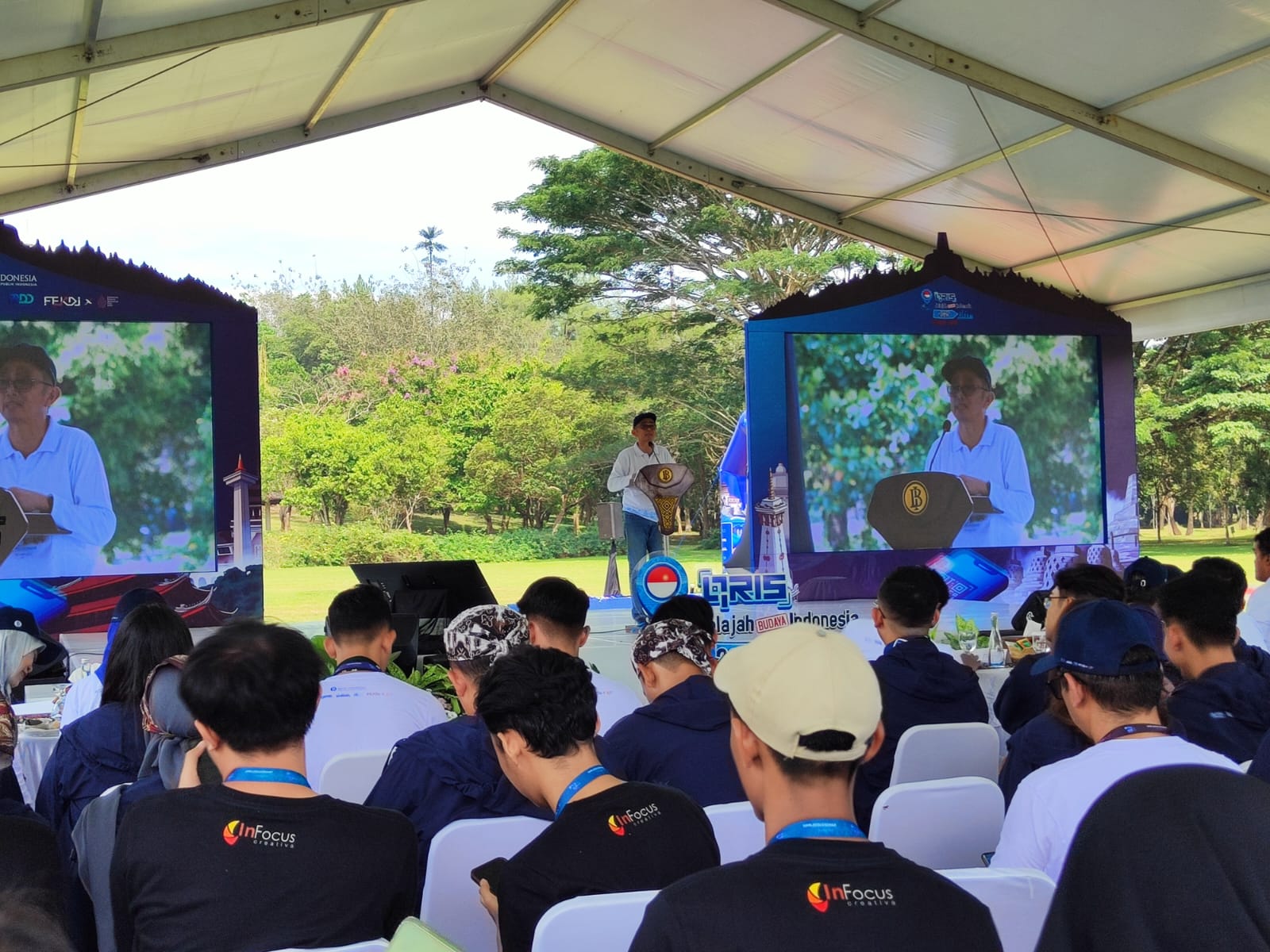 Kepala Perwakilan BI Jateng Rahmat Dwisaputra dalam pembukaan QRIS Jelajah Budaya Indonesia 2025 Wilayah Jawa di Candi Borobudur.