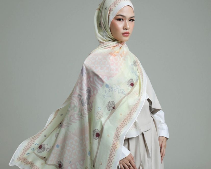Hijab Pattern Bercorak Batik dari Brand Leu Cocok Dikkenakan Saat Hari Batik (Website/leu-official.com)