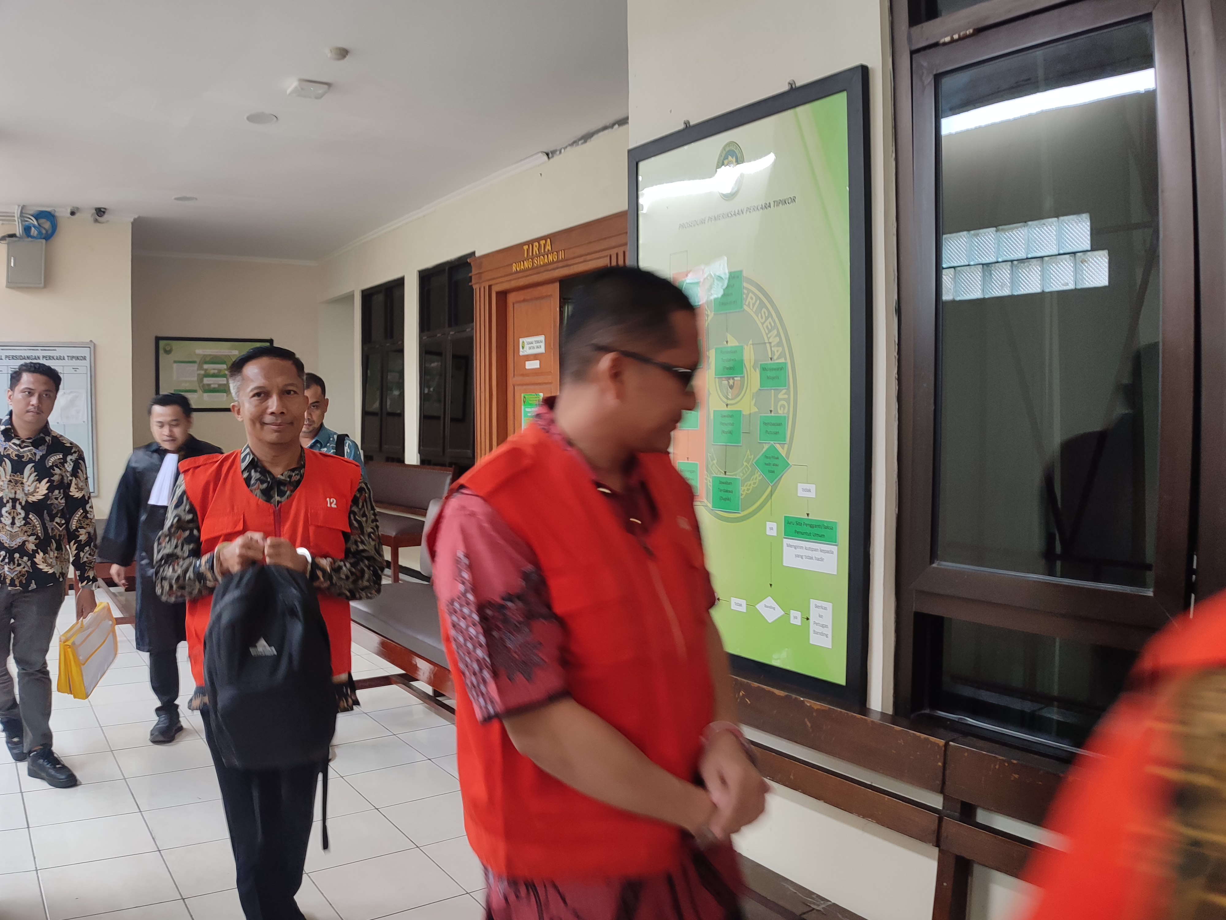 Mantan Penjabat (Pj) Bupati Cilacap periode 2023-2024 sekaligus mantan Sekretaris Daerah (Sekda) Cilacap Awaluddin Muuri diadili di Pengadilan Tipikor Semarang, Jumat (3/10/2025).