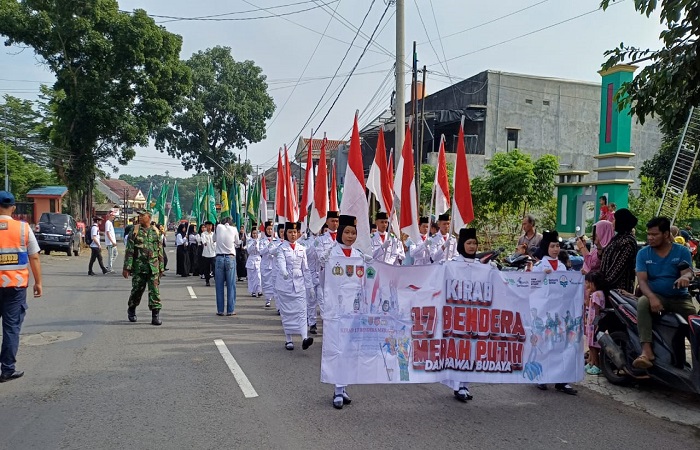 KIRAB MERAH PUTIH : Ponpes SGJB menggelar Kirab 17 Merah Putih dan Pawai Budaya dalam rangka Maulid Nabi Muhammad SAW.