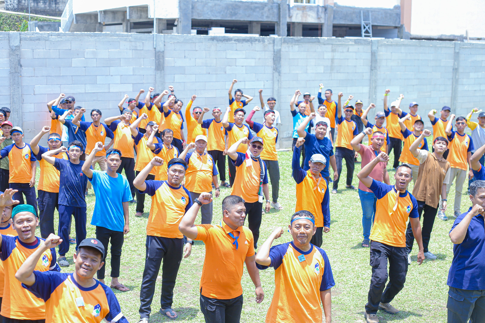 Outbound yang diikuti seluruh guru di bawah Yayasan Wakaf Bina Amal Semarang untuk memperkuat teamwork dan semangat juang para pendidik.