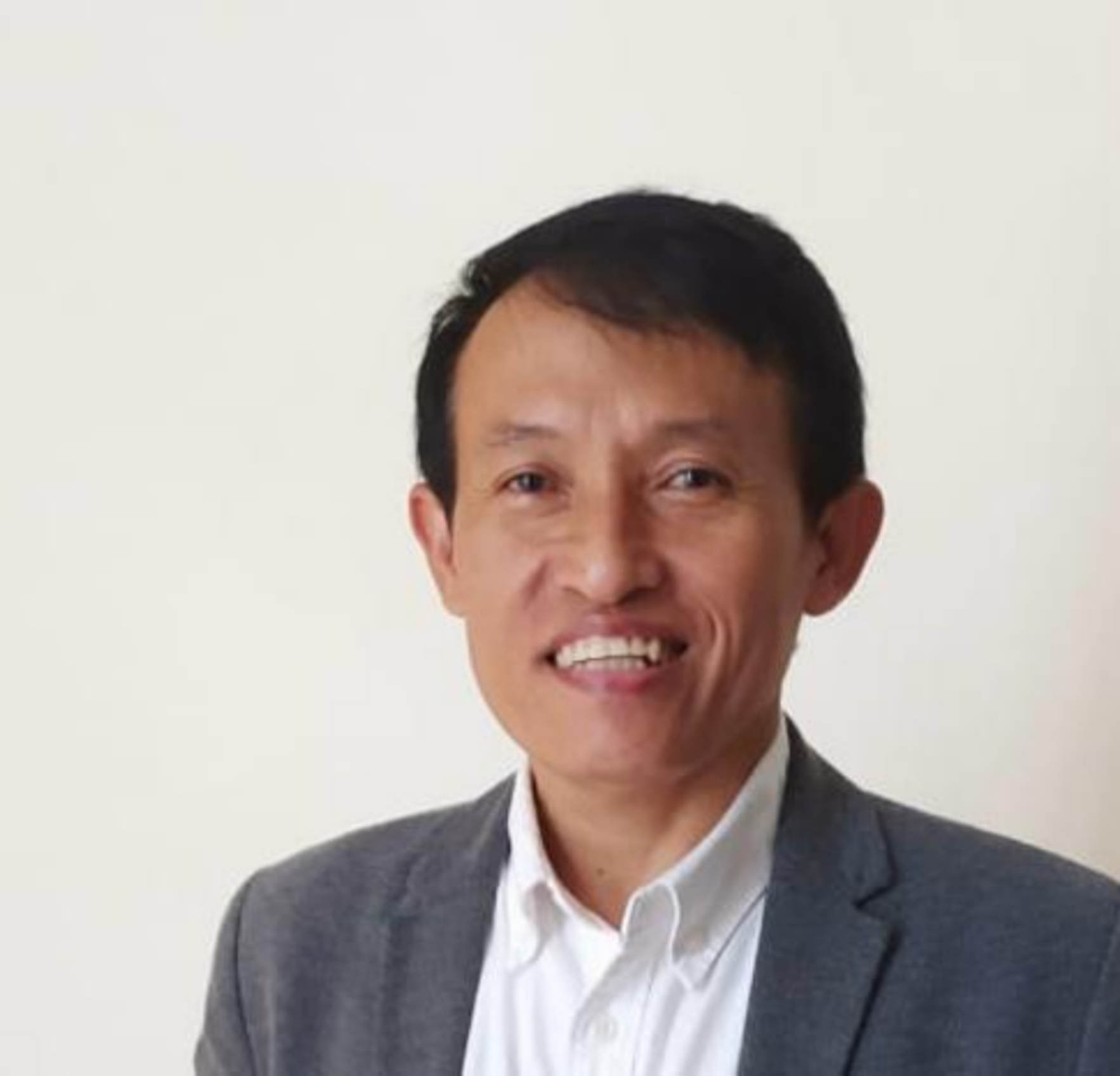 Leak Kustiyo, Direktur Utama Harian Jawa Pos, Alumni UPGRIS