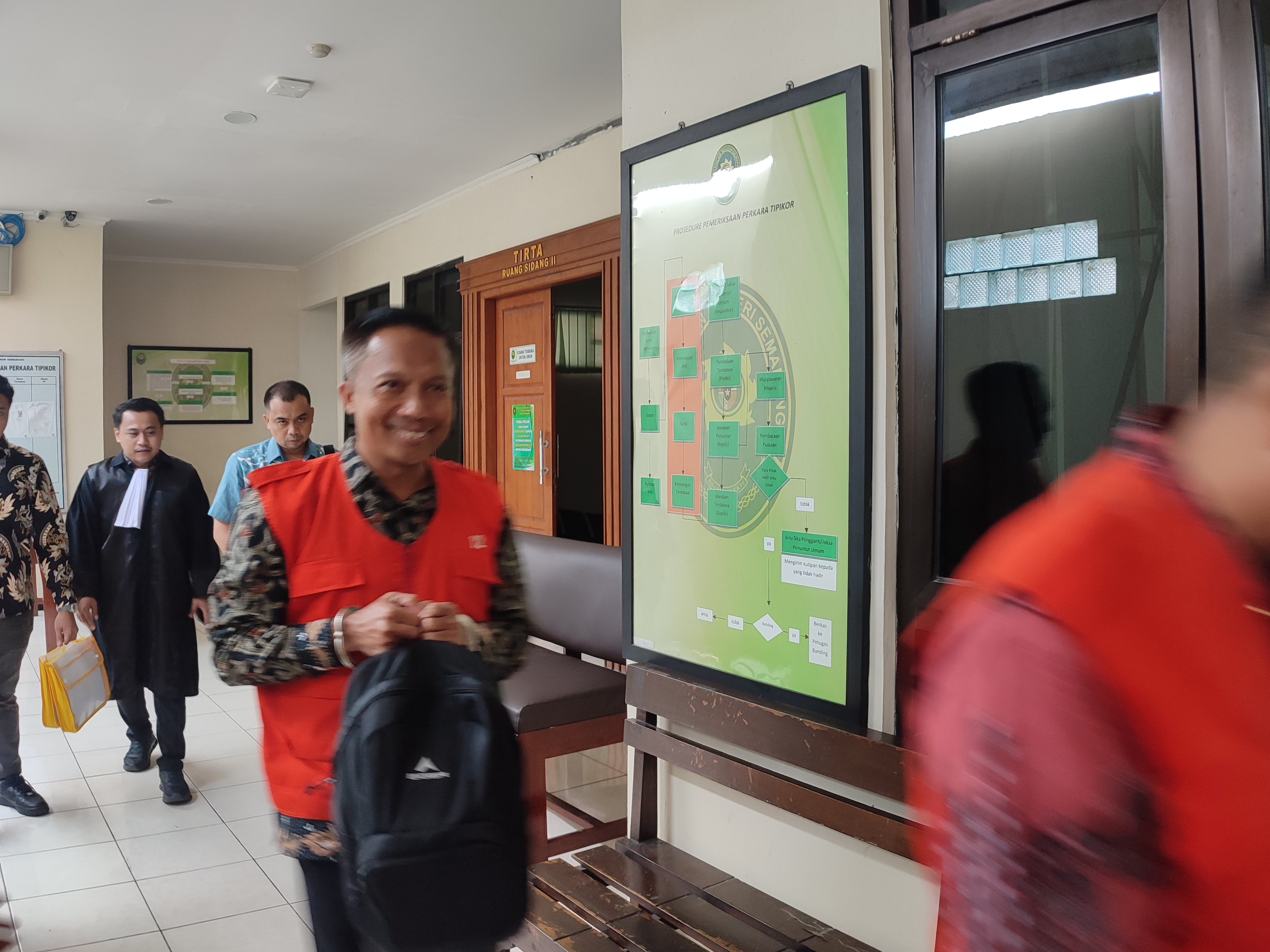 Awaluddin Muuri, Mantan Penjabat Bupati Cilacap terdakwa dugaan korupsi pengadaan lahan BUMD Rp 237 Miliar.