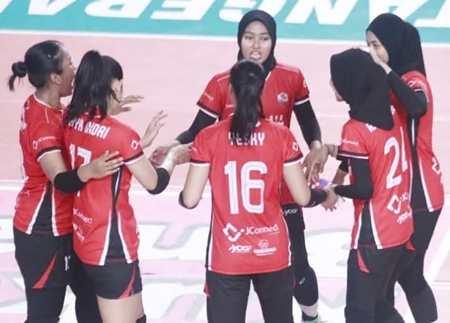 Surabaya Bank Jatim akan menghadapi juara bertahan Gresik Petrokimia Gresik di babak final four Livoli Divisi Utama 2025 pada Jumat, 10 Oktober 2025.