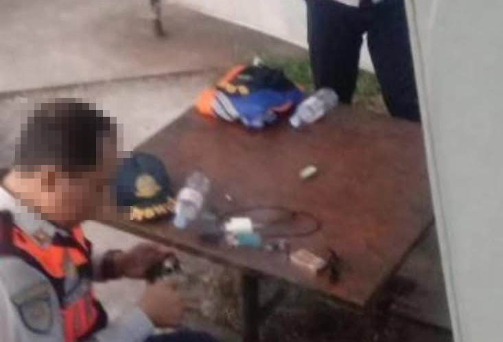 Dinas Perhubungan (Dishub) Kota Semarang, mengambil tindakan tegas terkait anggotanya yang ketahuan bermain game saat melakukan penyekatan truk di pos BSB.