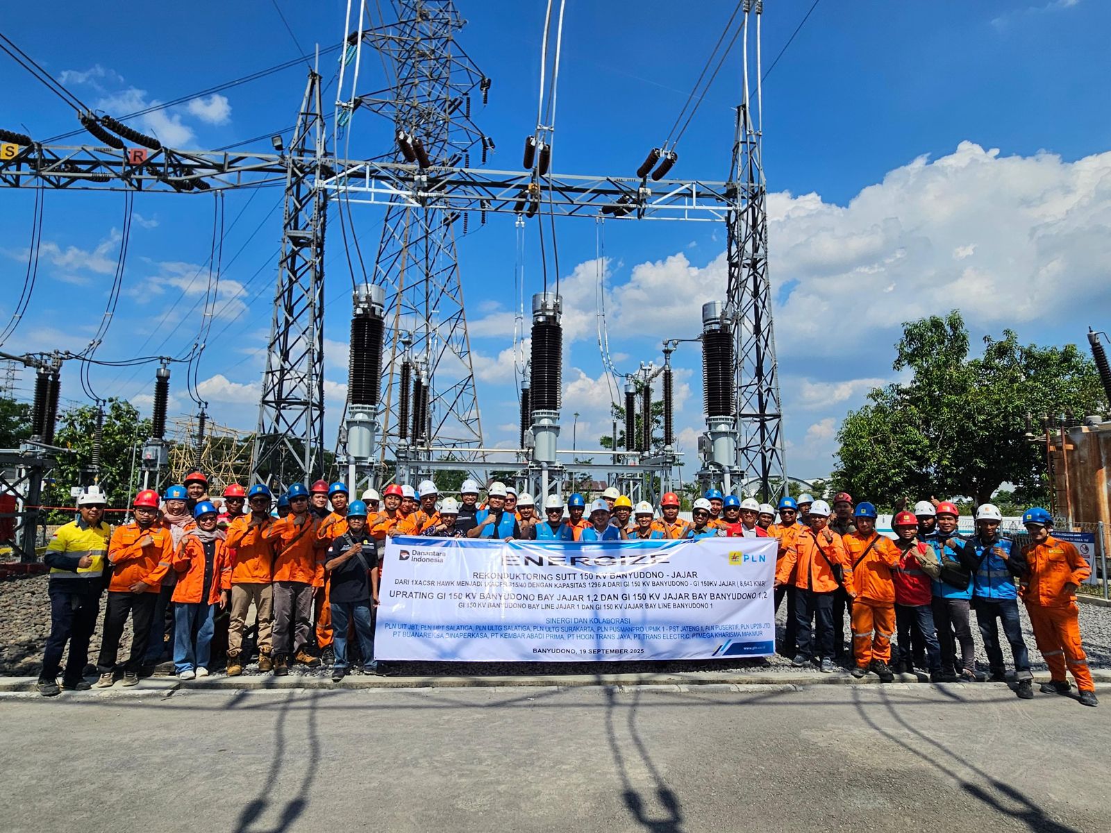 PERKUAT SISTEM KELISTRIKAN : PLN UPT Salatiga berhasil melaksanakan pekerjaan uprating bay dan rekonduktoring SUTT 150 kV Banyudono&ndash;Jajar 1 dengan selamat, aman, dan lancar.