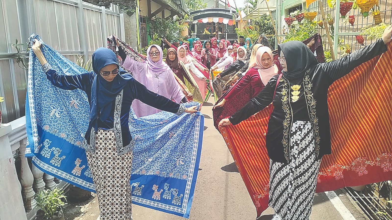 Kreasi warga RW 07 Kelurahan Krapyak, Semarang Barat, Selasa (7/10).