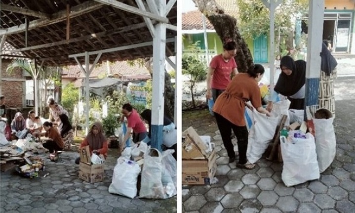 Kegiatan warga RW 03 Kelurahan Jerakah memilah sampah untuk disetorkan ke bank sampah.