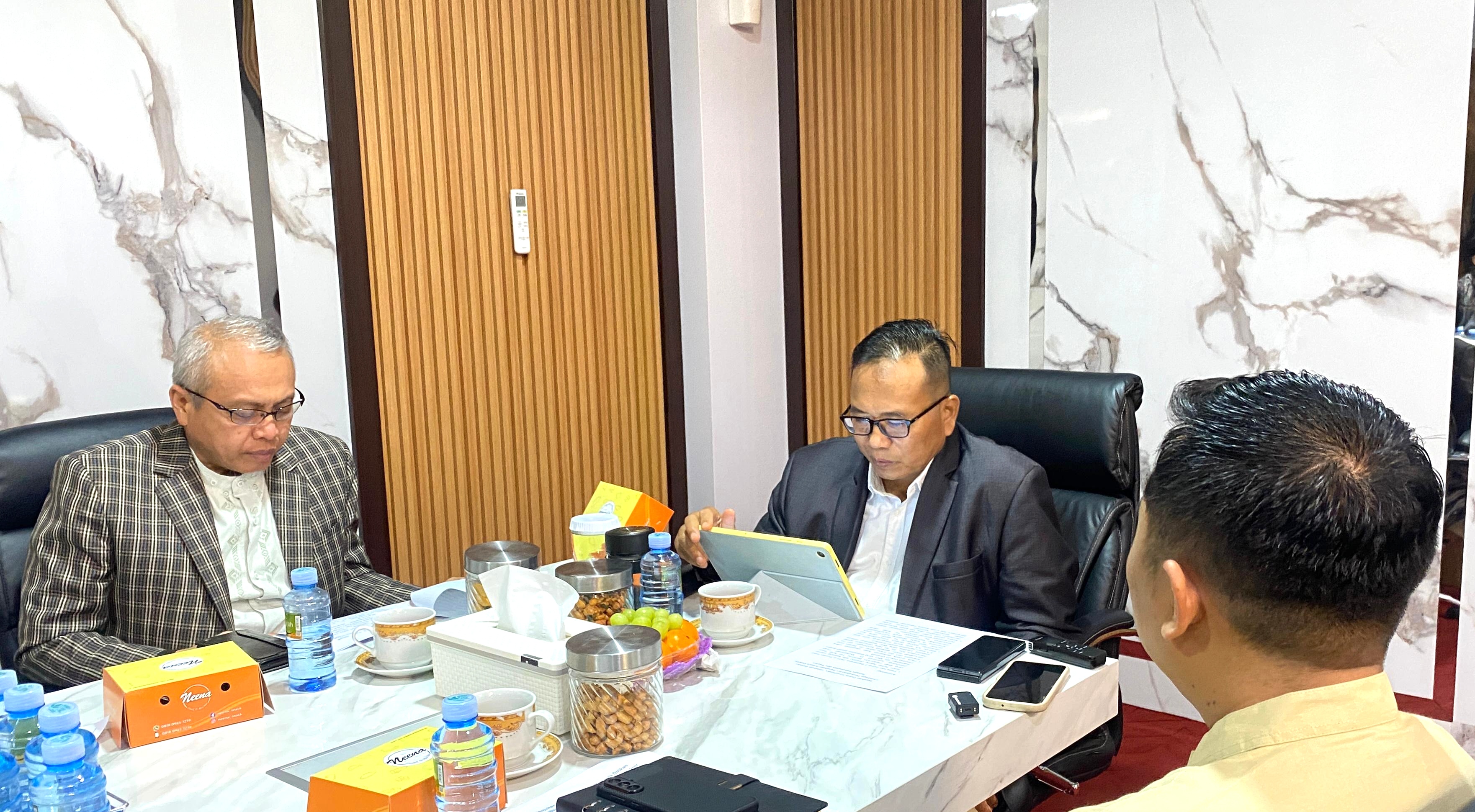 Rektor Unissula Prof. Dr. Gunarto dan jajarannya saat memberikan keterangan, Jumat (10/10/2025).