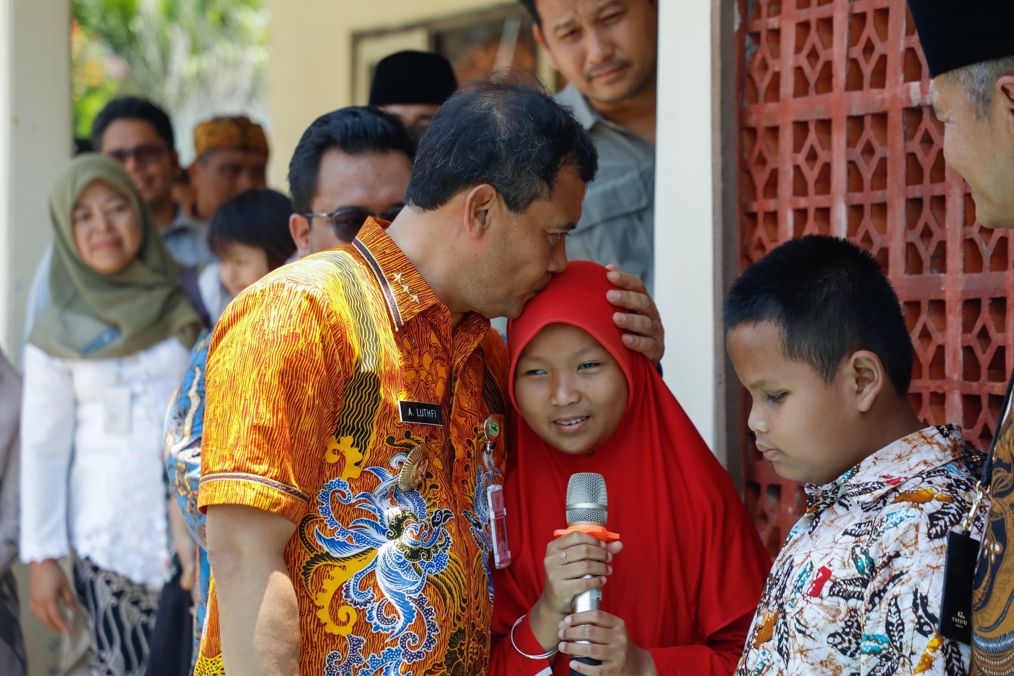 Gubernur Jawa Tengah Ahmad Luthfi  mengunjungi SLBN Wonogiri untuk meninjau progres pembangunan gedung baru.