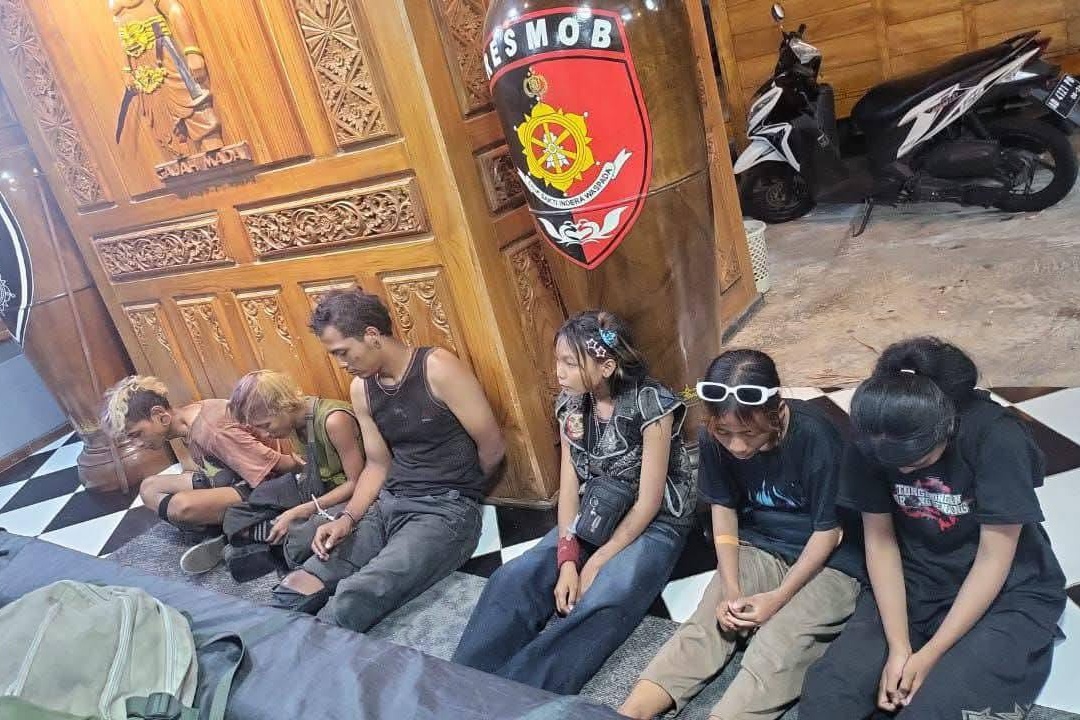 Enam anak jalan beratribut ala punk diamankan buntut temuan mayat di Demak