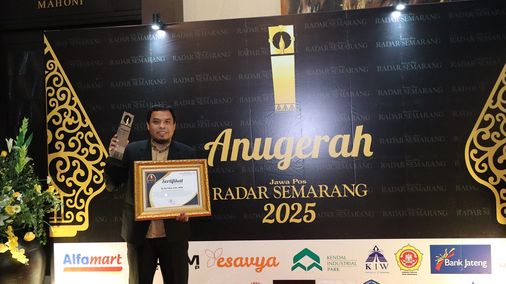 Dr. Nur Fajrie, S.Pd., M.Pd