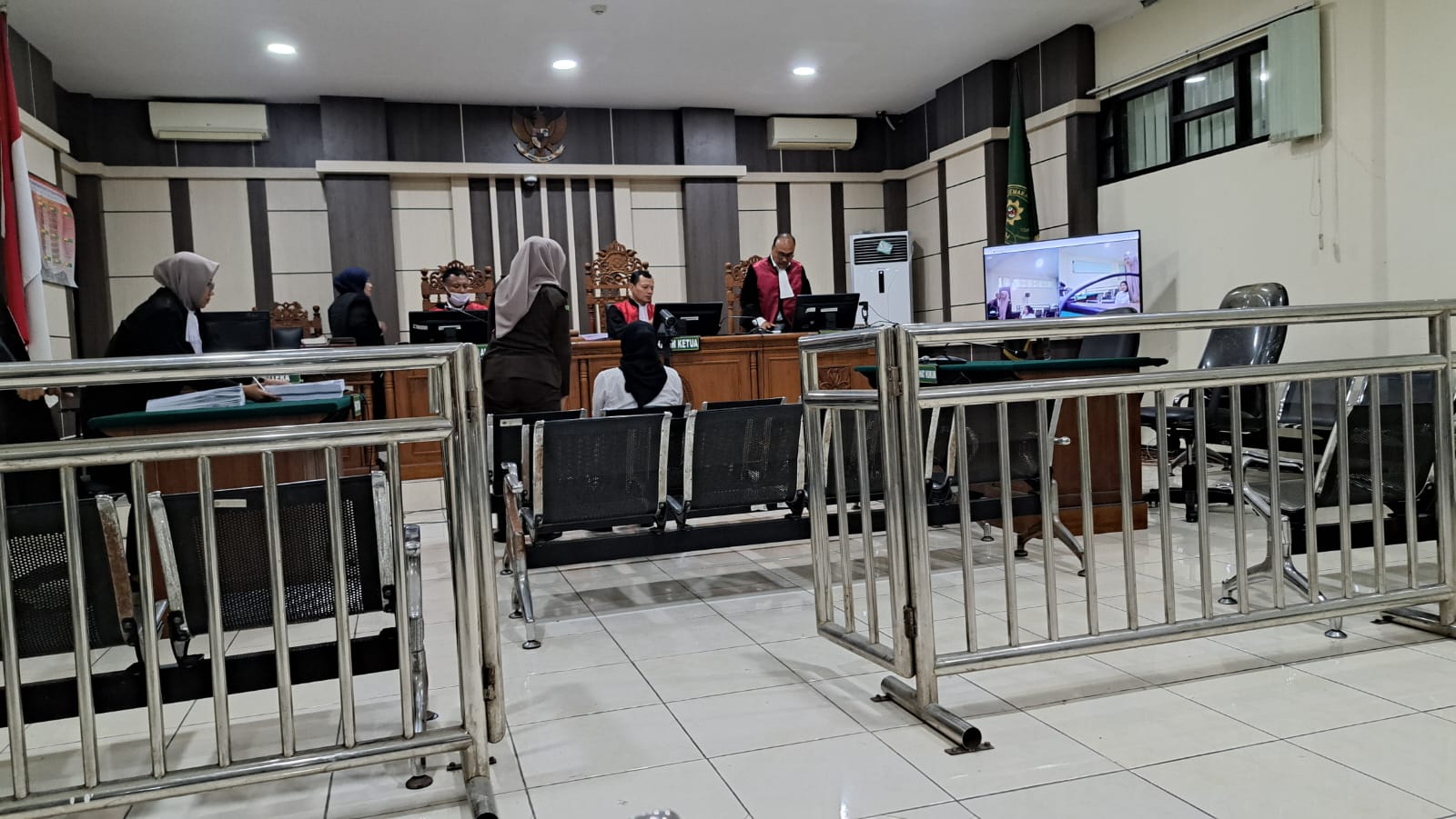 Terdakwa kasus korupsi Mulyanti alias Cik Mel  menjalani sidang tuntutan di Pengadilan Tipikor Semarang, Senin (13/10/2025).