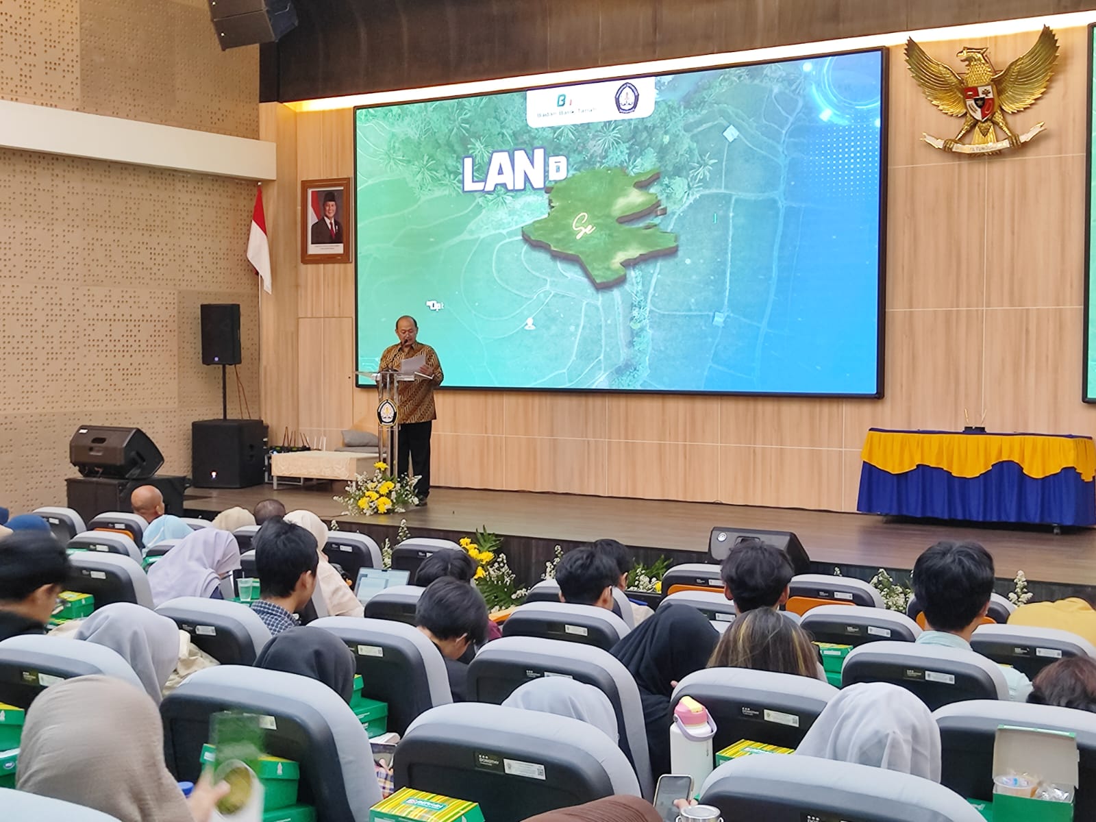 Deputi Perencanaan Strategis dan Pengadaan Tanah Bank Tanah Perdananto Ariwibowo memaparkan rincian pengelolaan tanah negara dalam acara MoU dengan Undip.