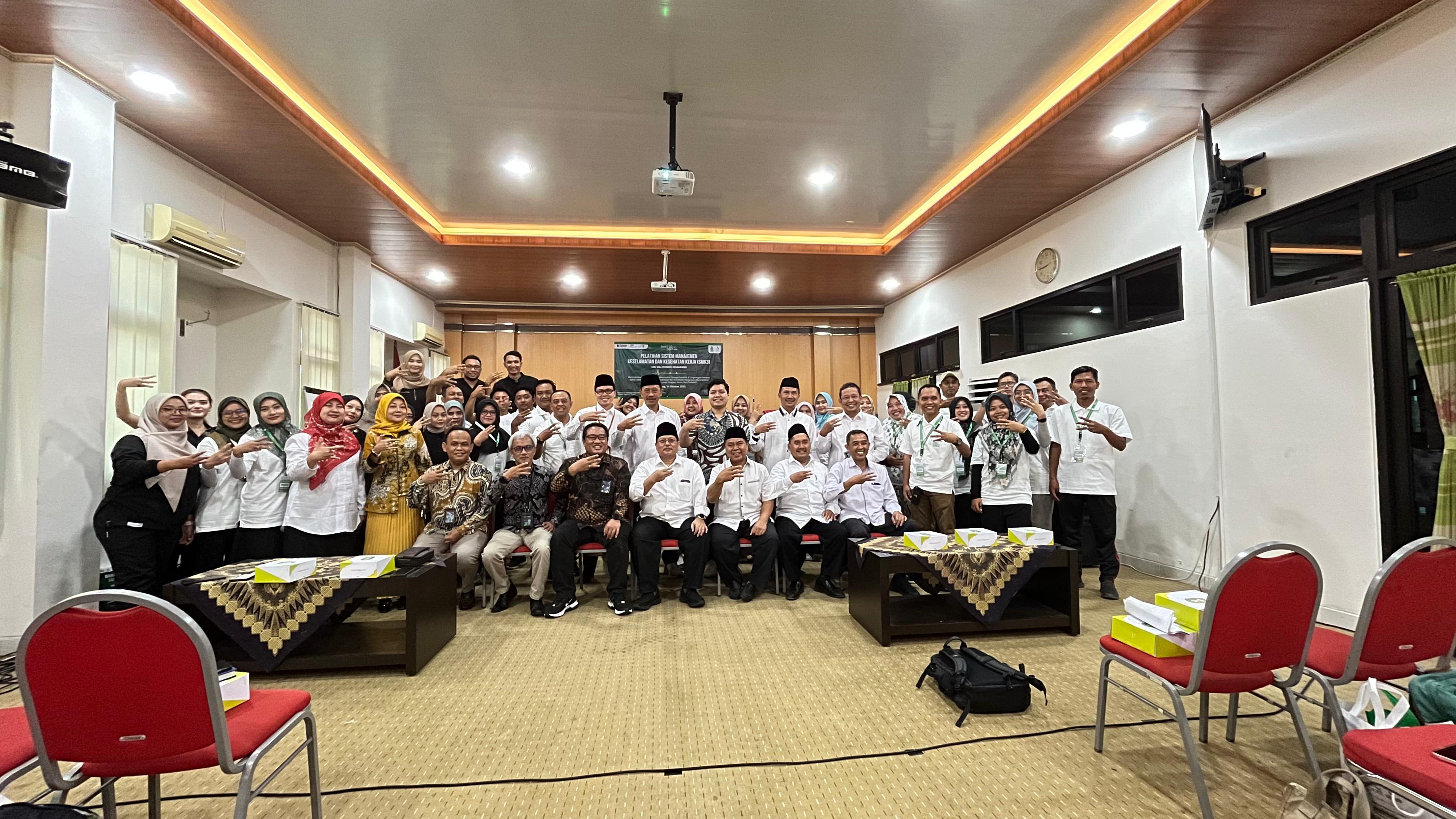 Melalui program sinergi dengan Universitas Islam Negeri (UIN) Walisongo Semarang, Pegadaian Syariah menggelar pelatihan Sistem Manajemen Keselamatan dan Kesehatan Kerja (SMK3) serta Literasi Keuangan