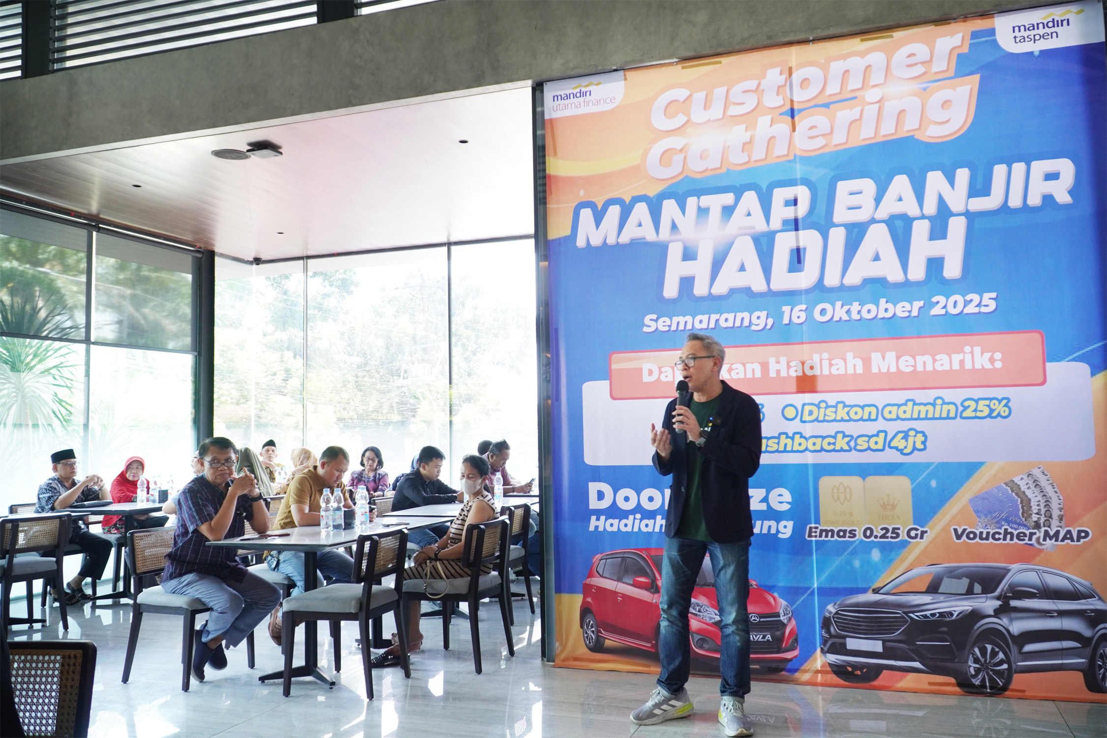 Produk Manager Kredit Kendaraan Bermotor Mandiri Taspen Auto Loan (MAL) Ahimsya Dwi Gautama memberikan penjelasan program kredit dalam Customer Gathering.