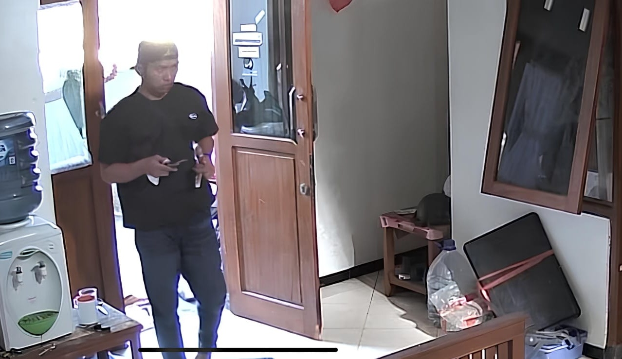 Wajah terduga pelaku curanmor terekam kamera cctv
