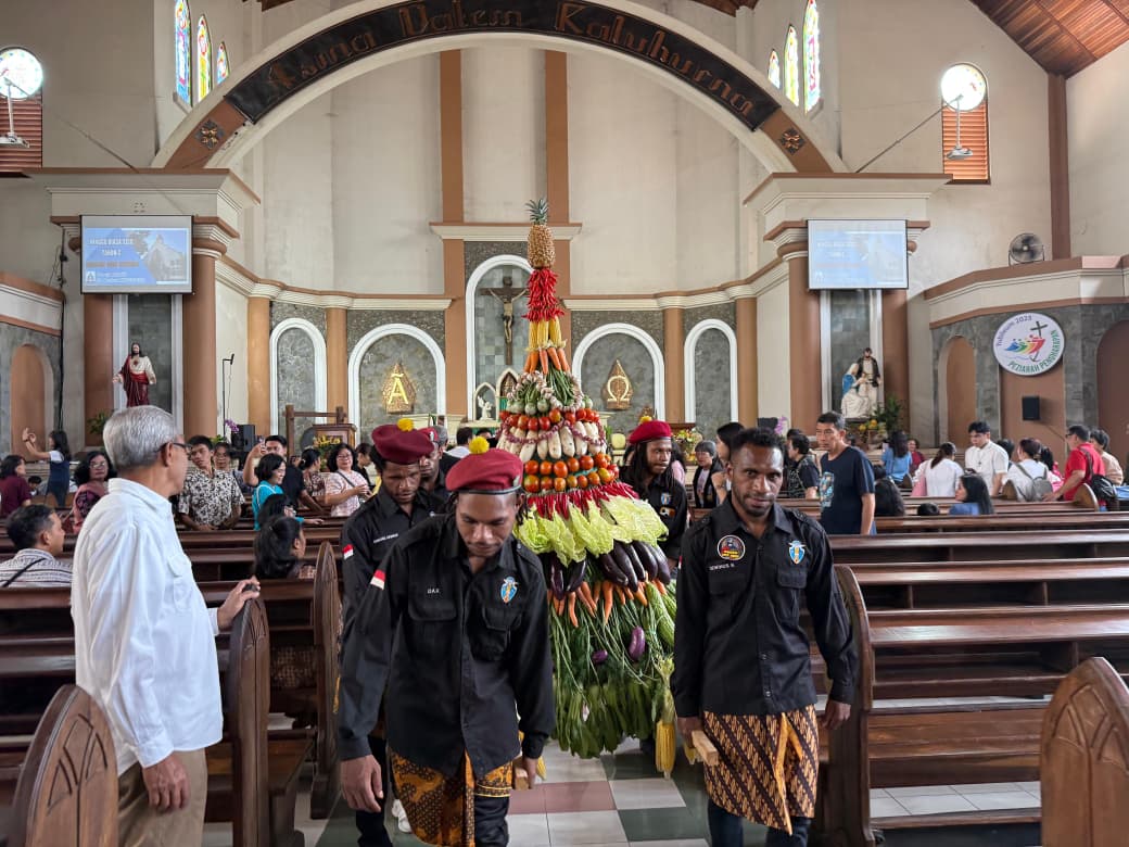 Perarakan Gunungan dilaksanakan dalam rangka memperingati Hari Pangan Sedunia 2025 yang jatuh pada tanggal 16 Oktober 2025 dilaksanakan di Gereja Santo Paulus Miki Salatiga.