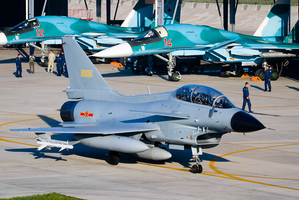 Penampakan Jet Tempur Chengdu J-10. (Wikipedia)