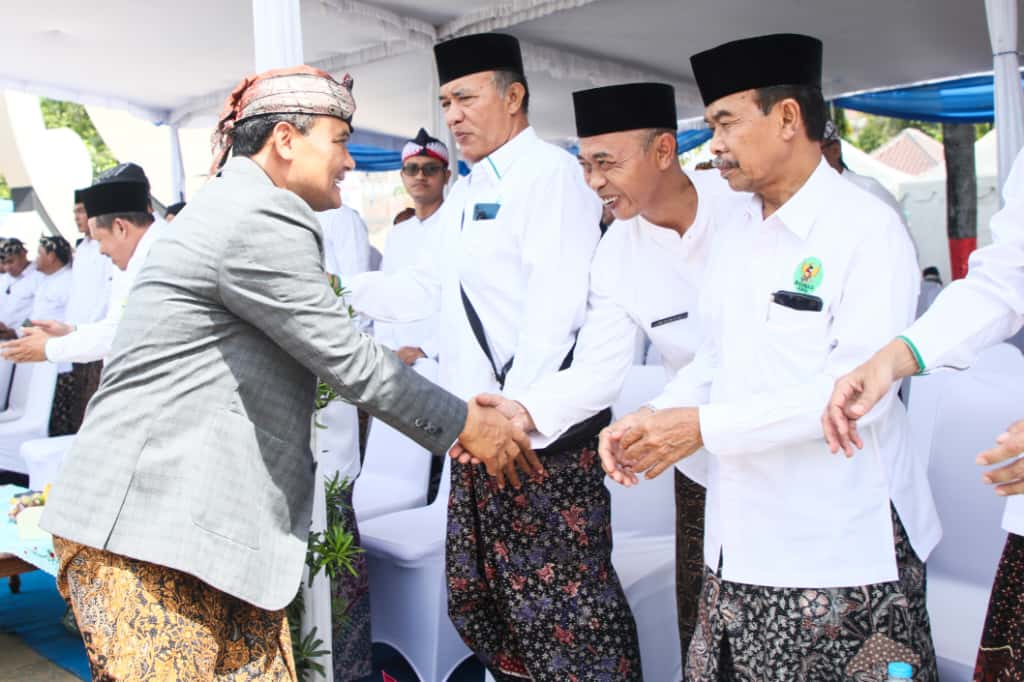Gubernur Jawa Tengah, Ahmad Luthfi usai menjadi inspektur upacara Peringatan HSN 2025 di Alun-alun Simpang Tujuh Kabupaten Kudus pada Rabu, 22 Oktober 2025.