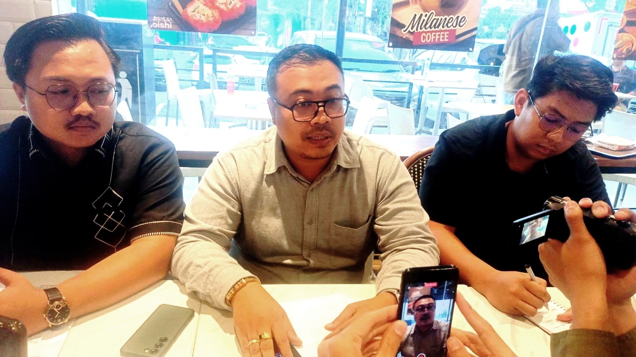Kuasa Hukum korban edit foto pornografi berbasis kecerdasan buatan (AI) SMAN 11 Semarang, Jucka Rajendra Septeria Handhry dari tim BWJ and Partners memberikan keterangan, Rabu (22/10/2025).