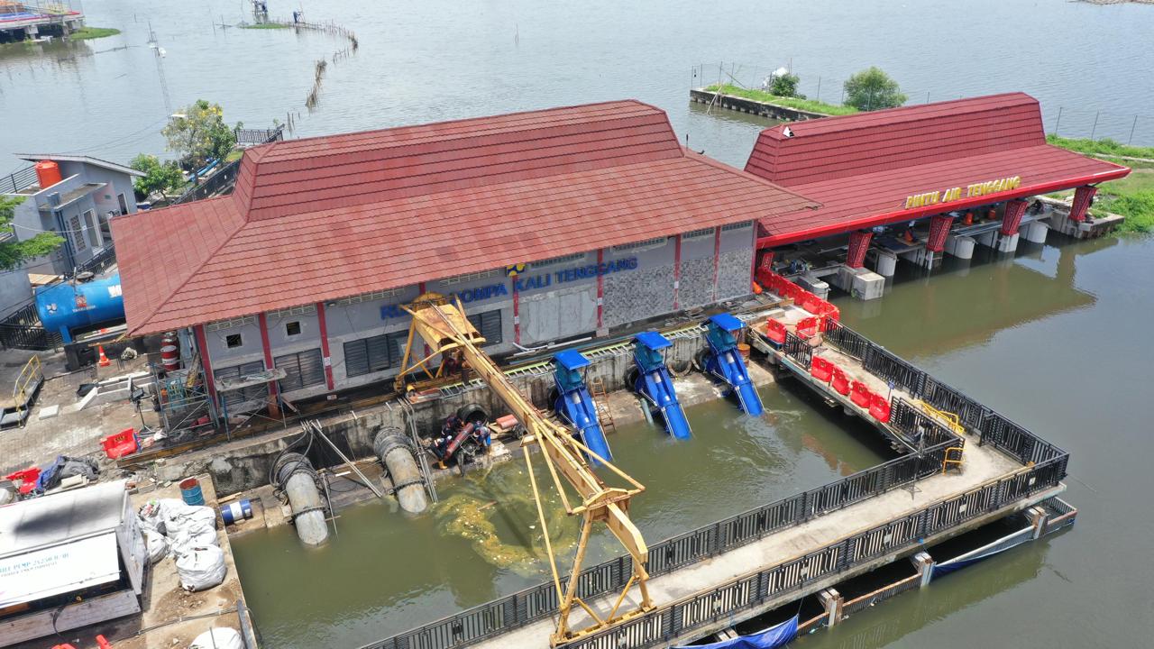*Upaya Pemprov Jateng Atasi Banjir di Sejumlah Daerah*   SEMARANG - Tingginya curah hujan yang merata di beberapa daerah di Jawa Tengah, mengakibatkan genangan dan banjir melanda di sejumlah titik lok