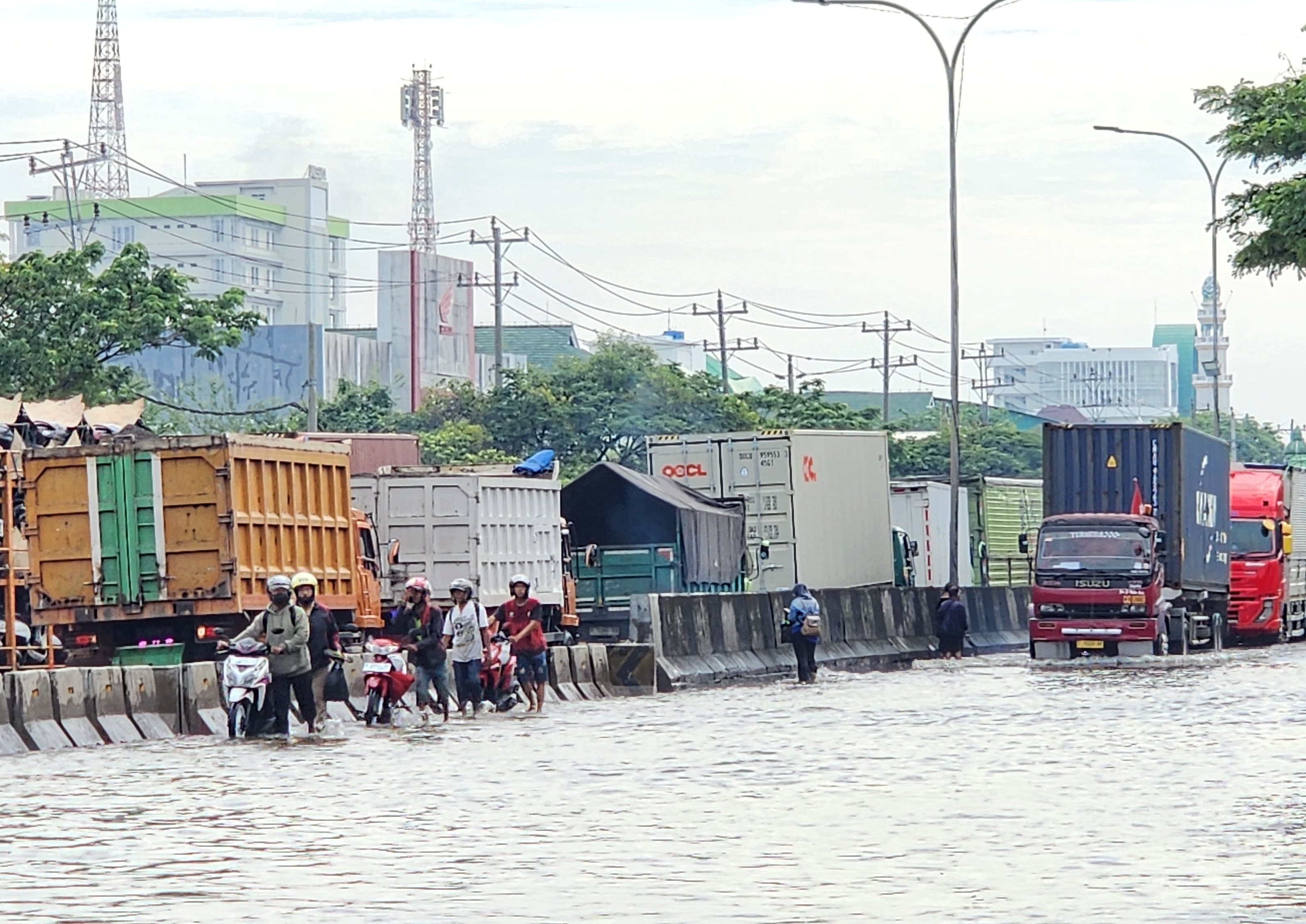 Kondisi genangan air di wilayah Pantura Kaligawe Genuk Semarang