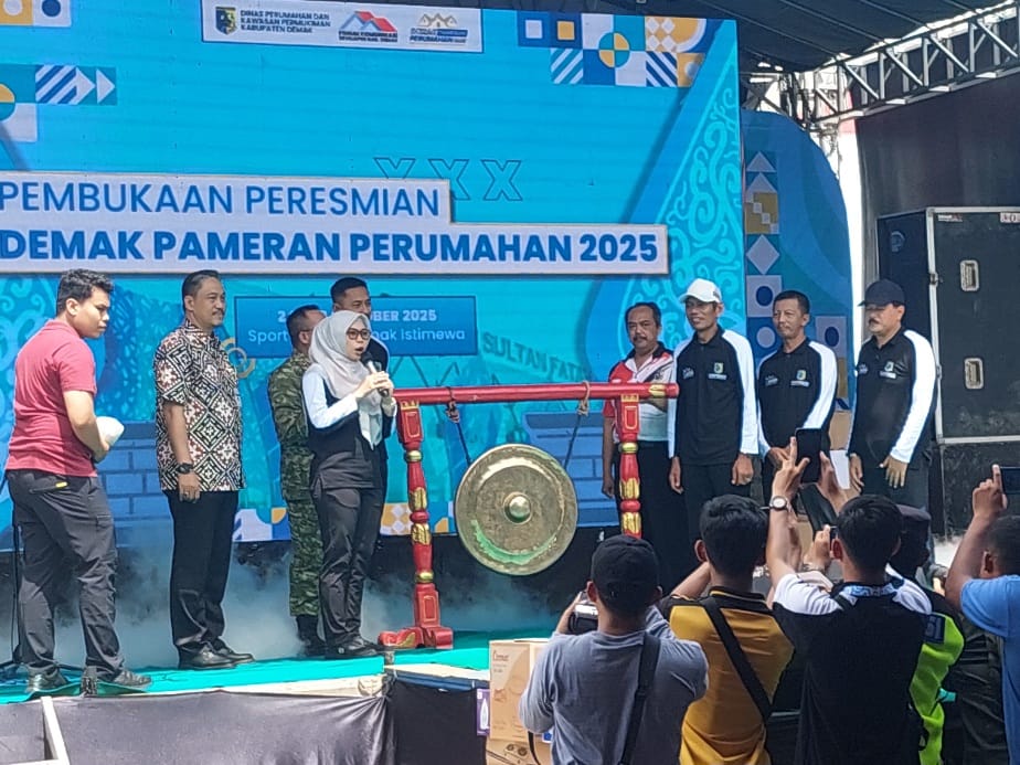 Bupati Demak dr Eistianah membuka pameran perumahan 2025.(Wahibpribadi)