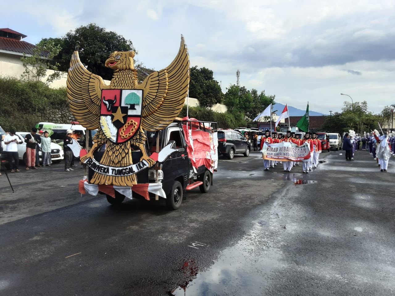 Peringati HSN 2025, Ribuan Santri Askhabul Kahfi Penuhi Sirkuit Mijen
