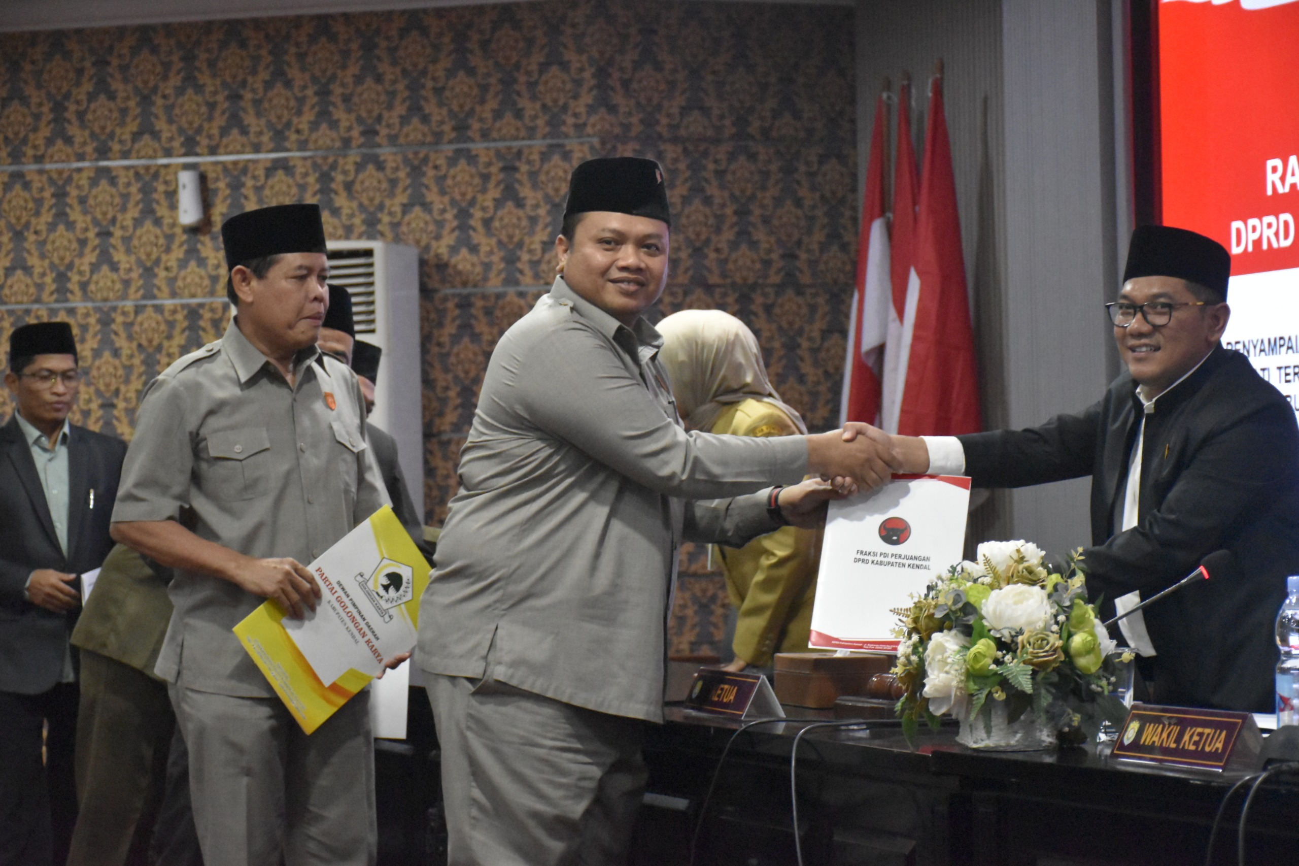 Transfer Pusat Turun Rp189 Miliar, DPRD dan Pemkab Kendal Revisi RAPBD 2026  RADARSEMARANG.ID, KENDAL&mdash;DPRD dan Pemerintah Kabupaten Kendal kompak menghadapi penurunan dana transfer dari pemerintah pus