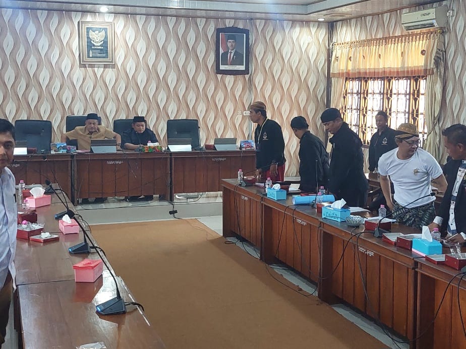 Ketua DPRD Demak H Zayinul Fatandan Wakilnya H Maksuri menerima Paguyuban Patok Jogo Joyo Kusumo.(Wahibpribadil)