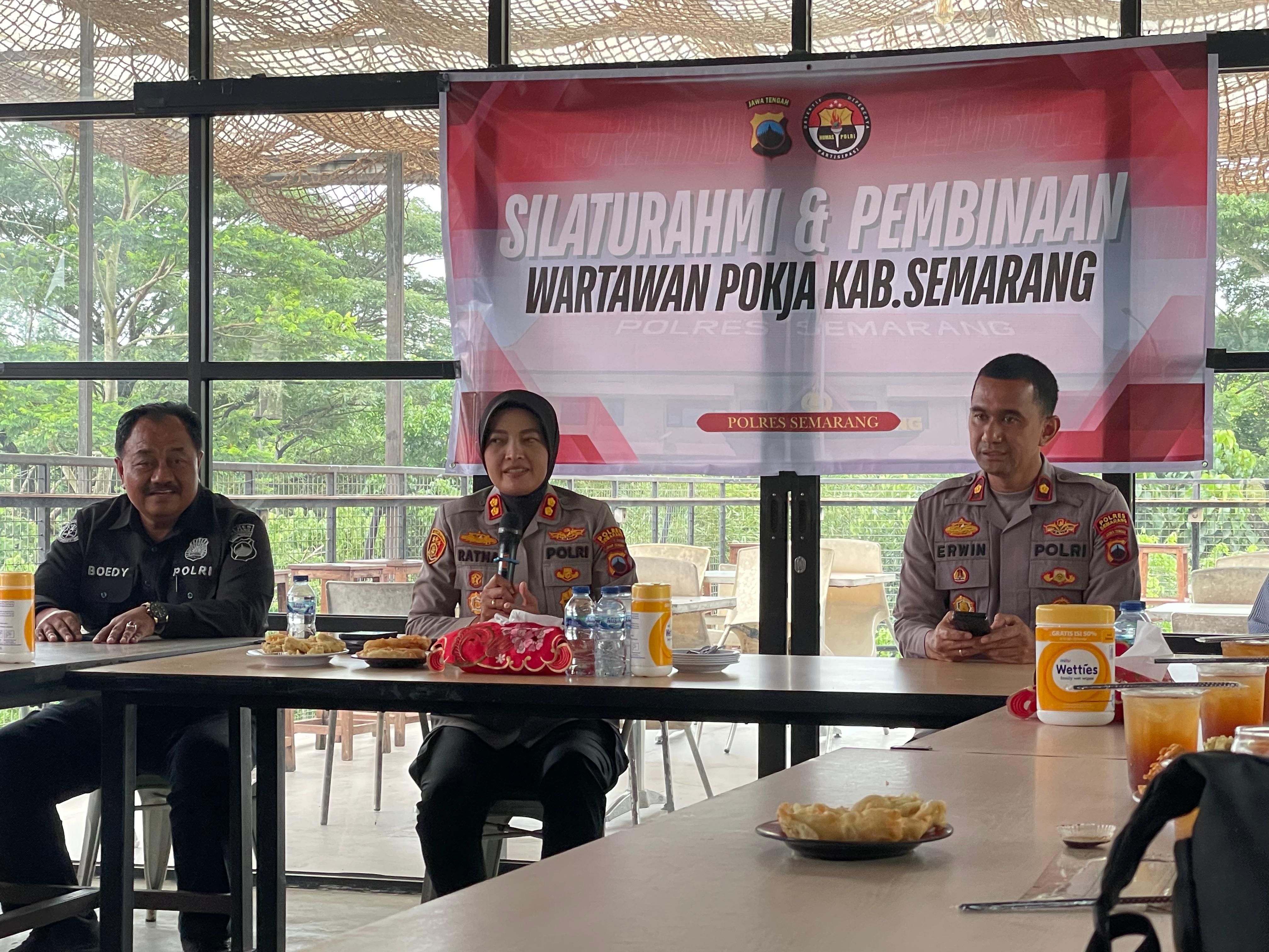 Kapolres Semarang AKBP Ratna Quratul Ainy bersama Wakapolres Semarang Kompol Erwin Chan saat lakukan press rilis terkiat Bandungan di Ungaran. Maria Novena/Jawa Pos Radar Semarang