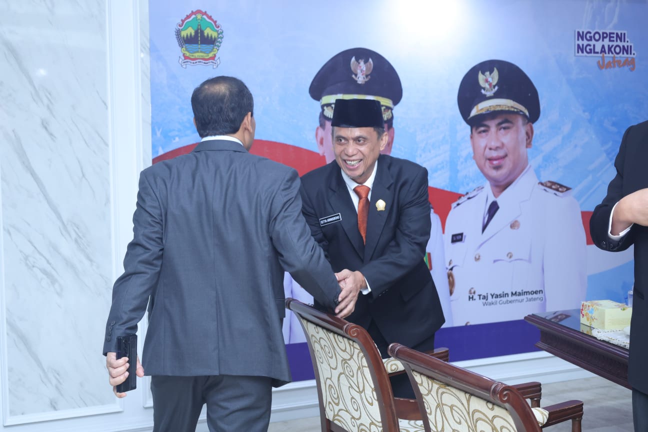 Wakil Ketua DPRD Provinsi Jawa Tengah, Setya Arinugroho, menghadiri upacara peringatan Hari Sumpah Pemuda ke-97 tingkat Provinsi Jawa Tengah yang digelar di Kantor Gubernur Jawa Tengah, Senin (28/10)