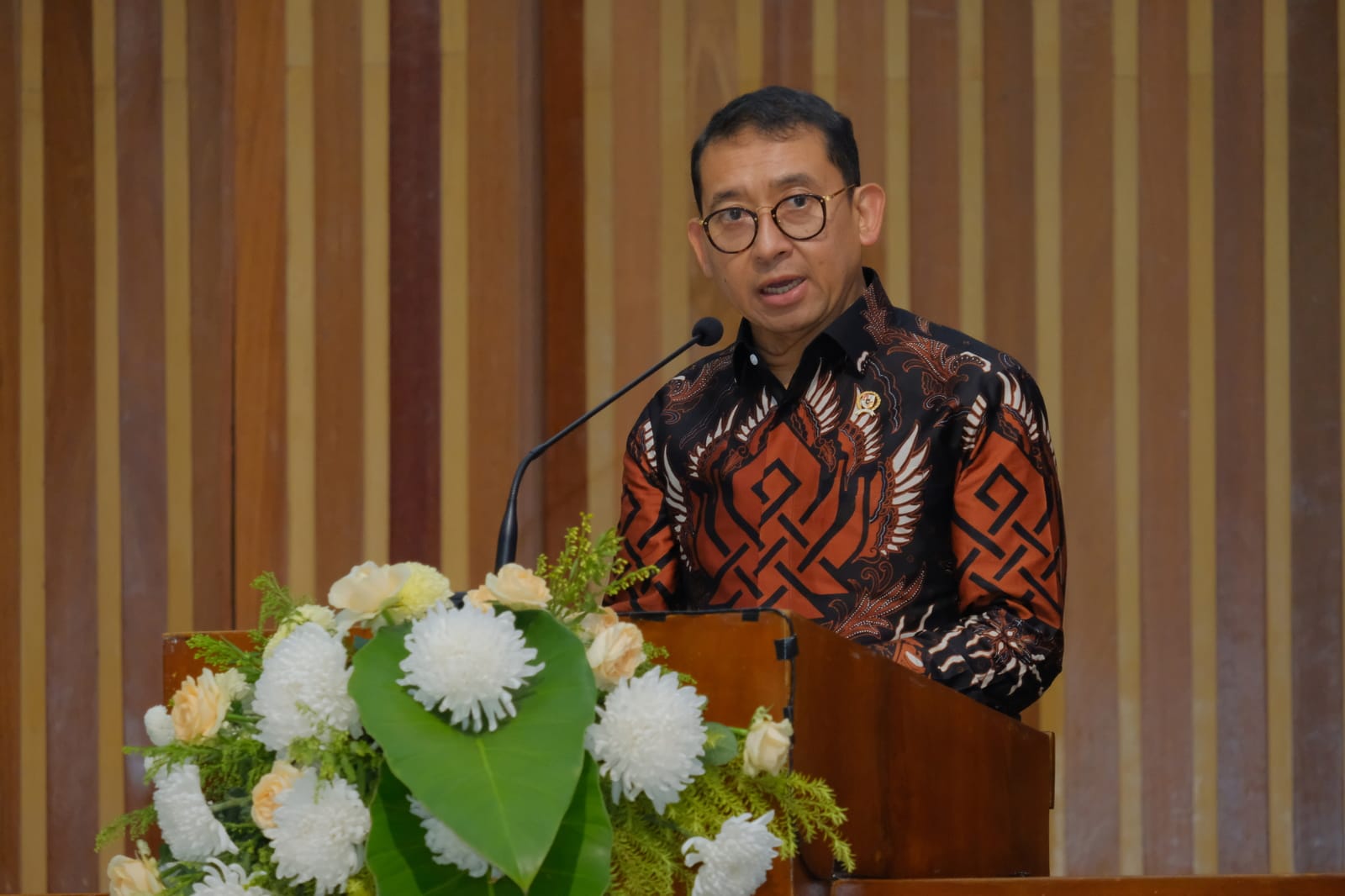 Menteri Kebudayaan Republik Indonesia, Dr. H. Fadli Zon, S.S., M.Sc., membuka konferensi internasional sejarah dunia di Balairung UKSW.