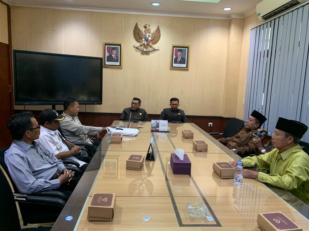 DPRD Kendal mendesak Pemkab segera mengajukan bantuan Dana Tak Terduga (DTT) ke BPBD Provinsi Jawa Tengah.