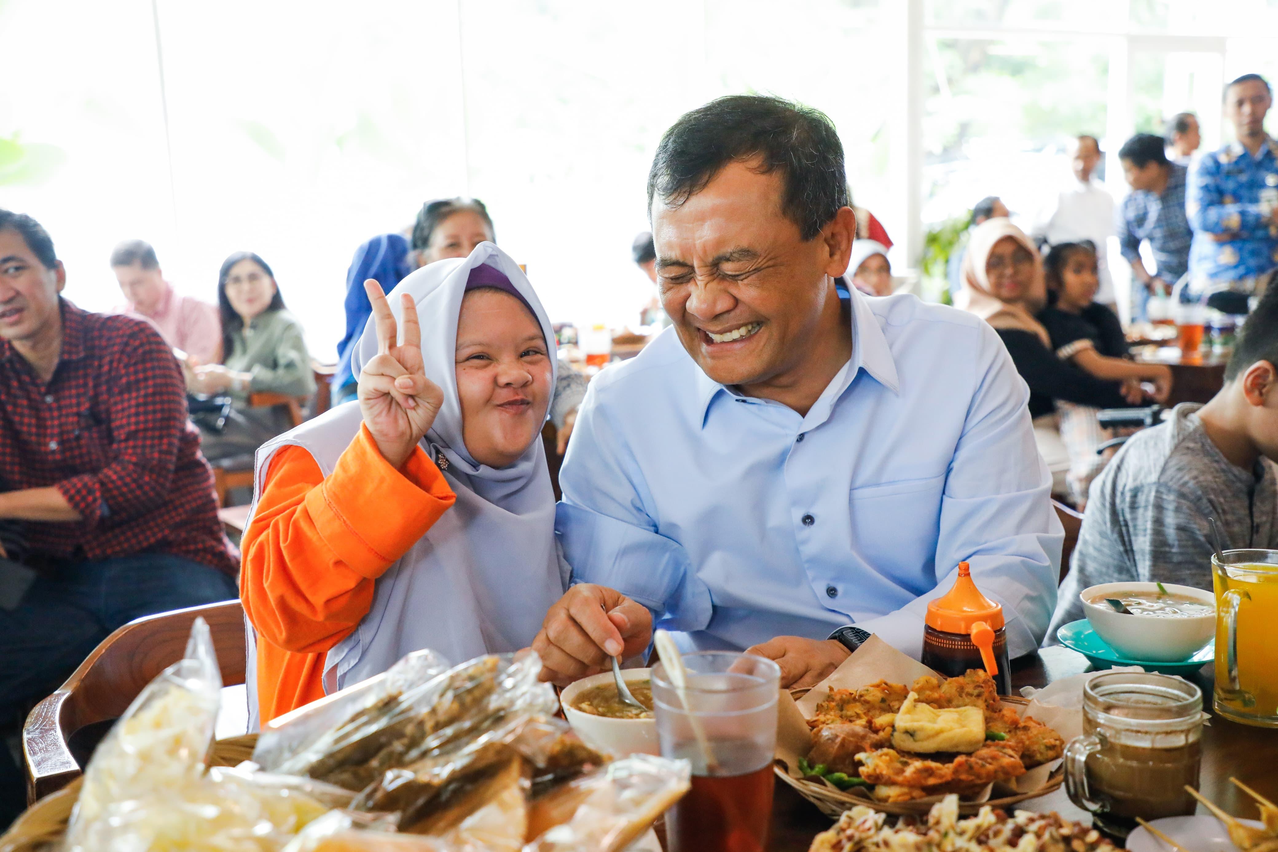 Kedekatan Gubernur Ahmad Luthfi sebagai bapak Difabel Jawa Tengah dengan kelompok difabel atau disabilitas terjalin akrab.