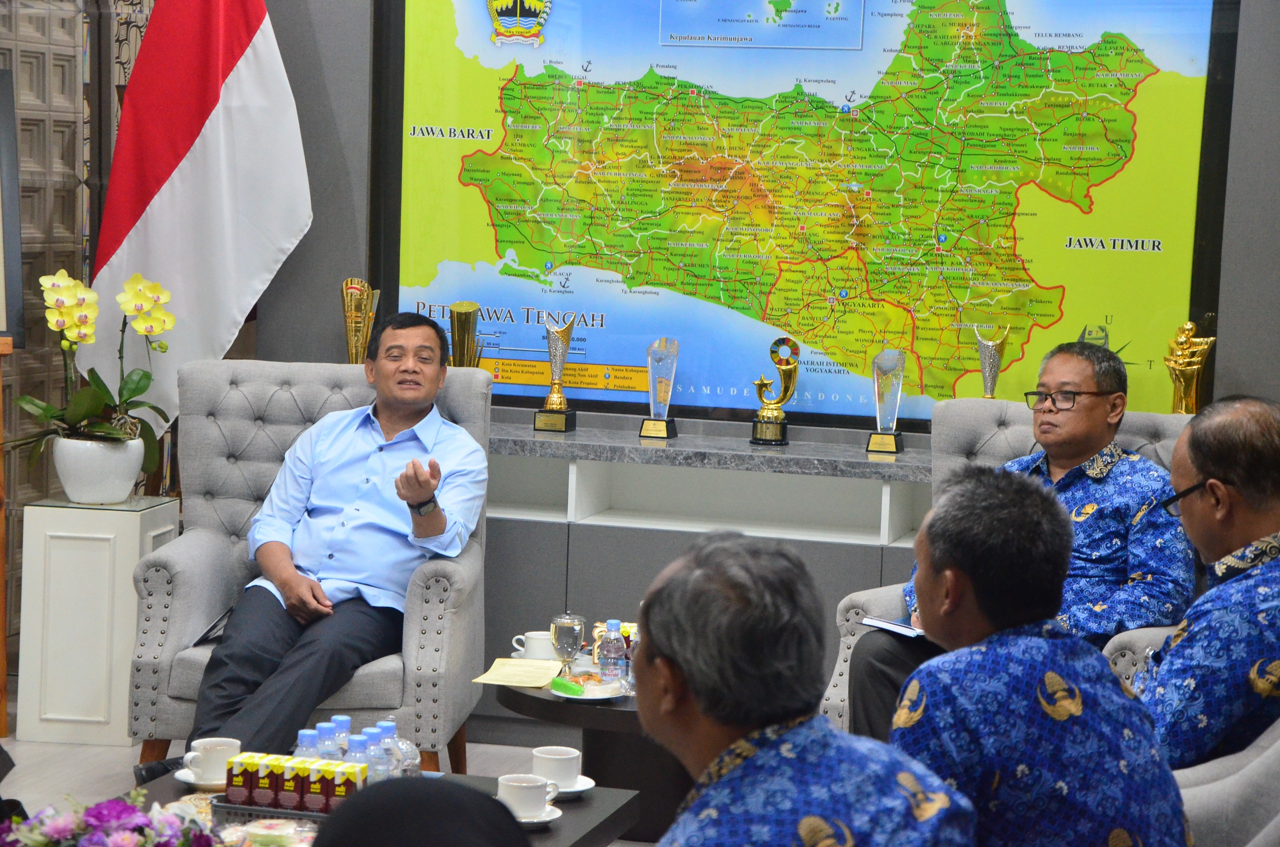 Dispermasdesdukcapil  Provinsi Jawa Tengah saat bertemu dengan Gubernur Jateng, Ahmad Luthfi