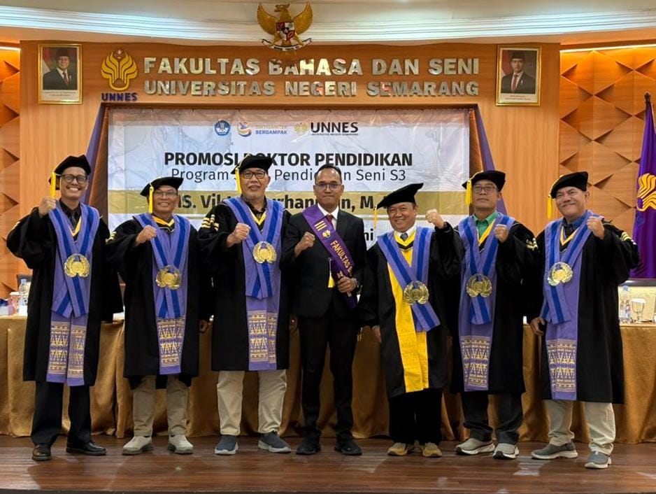 Dosen UIN Salatiga, MS Viktor Purhanudin, resmi meraih gelar doktor dari Program Studi Pendidikan Seni, Fakultas Bahasa dan Seni Universitas Negeri Semarang (UNNES), Kamis (30/10).
