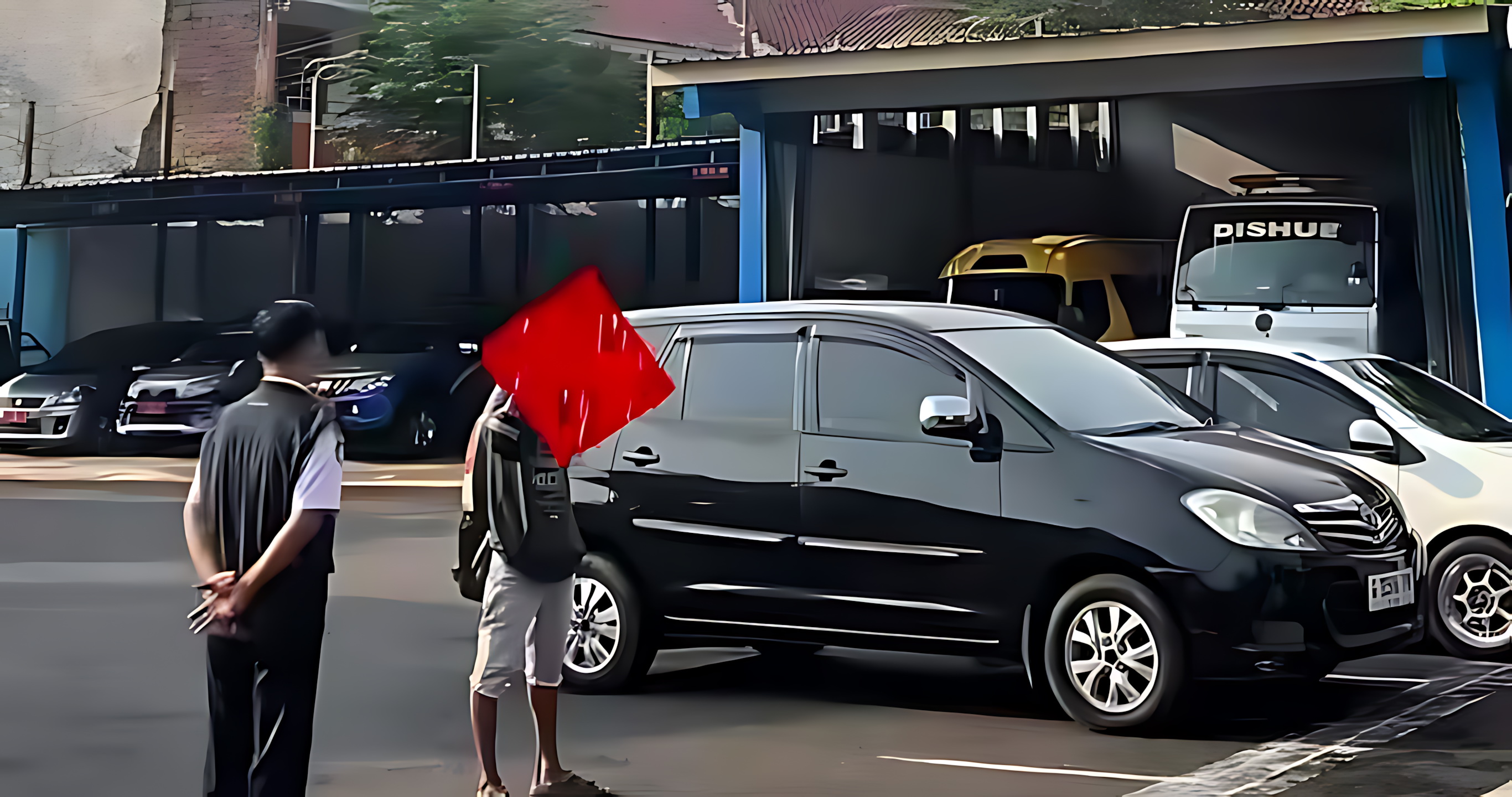 DIAMANKAN &ndash; Penampakan pemulung pelaku pencuiran kabel saat diamankan di kantor Dishub Kota Pekalongan beberapa waktu yang lalu.