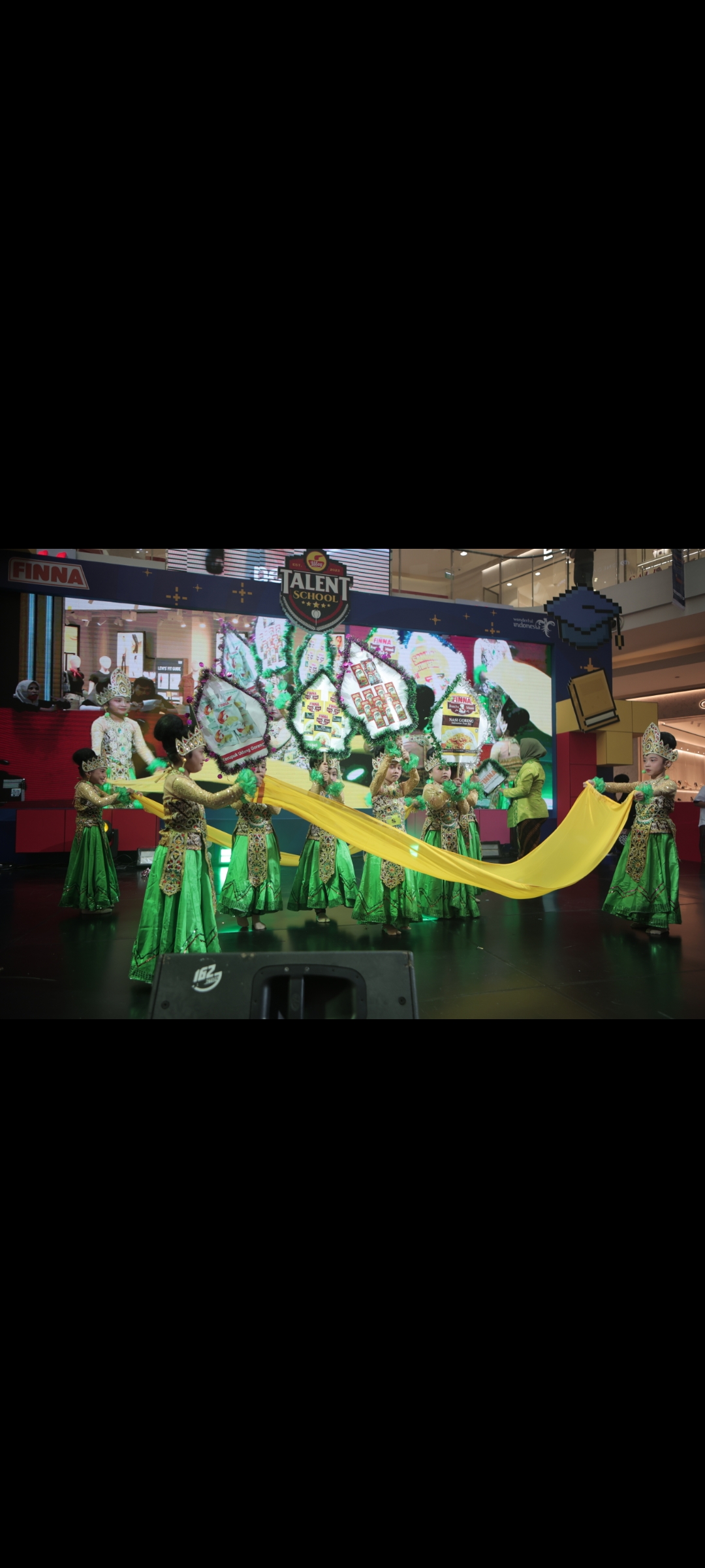 Siswa di Semarang saat adu bakat di Uleg Talent School yang berlangsung di Mall Paragon, Sabtu (1/11/2025).